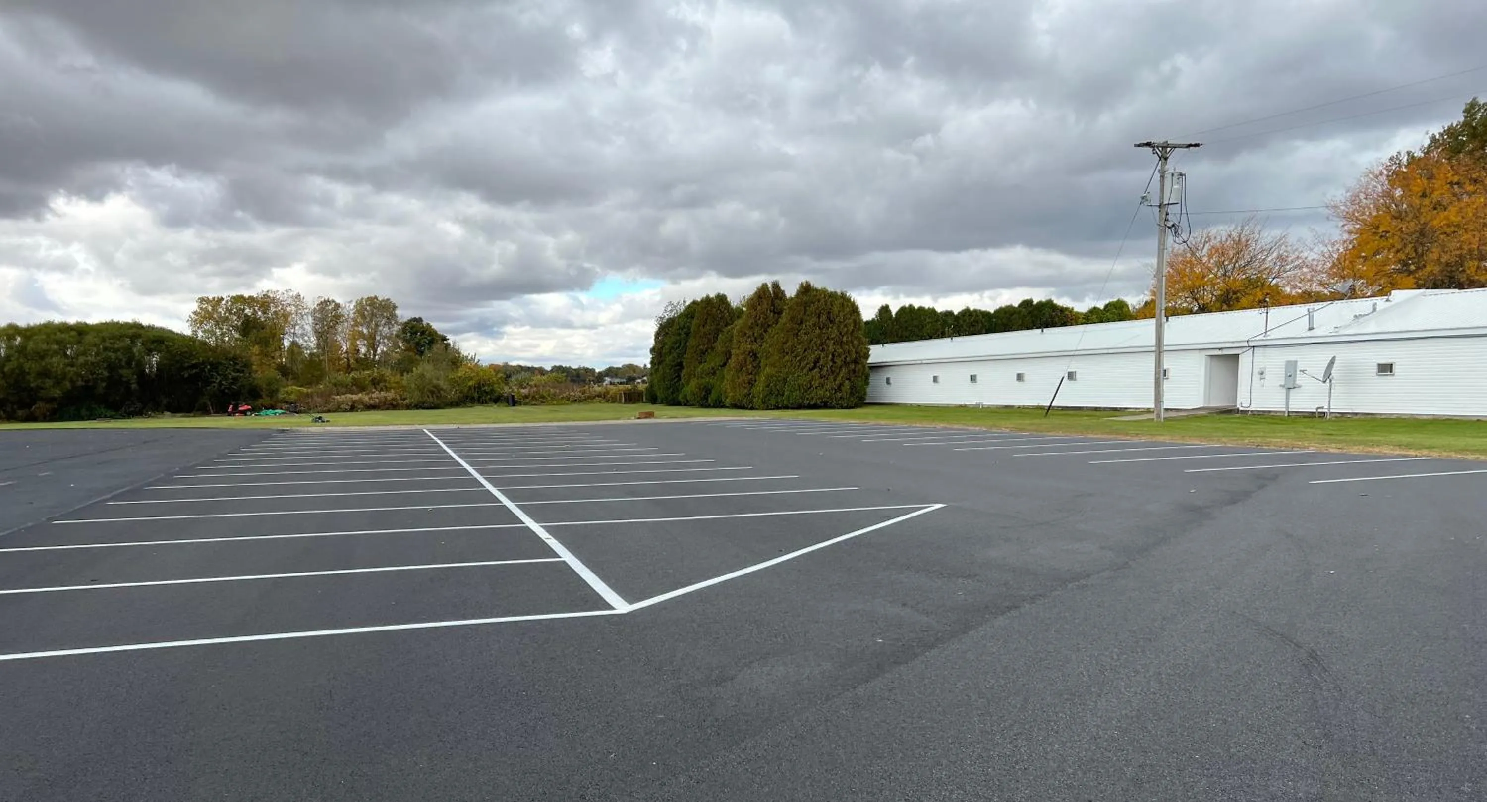 Parking in Motel Boutique by Wolf Inn