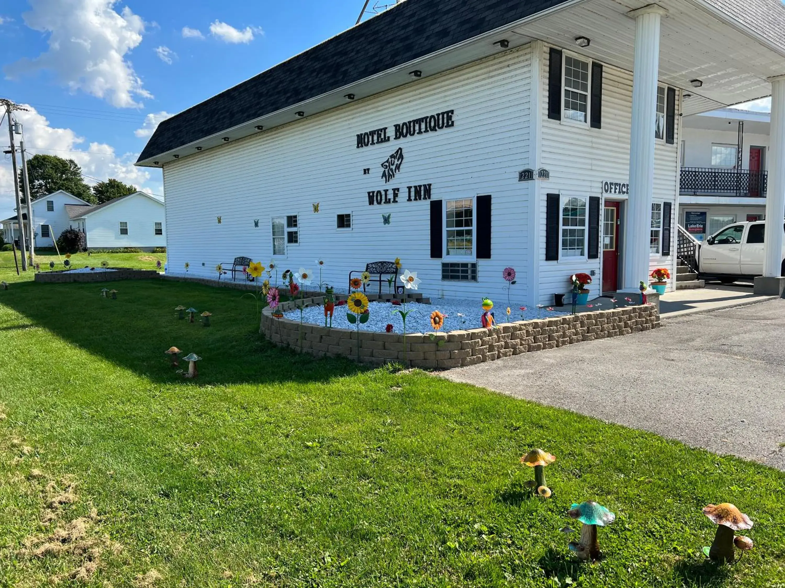 Property building in Motel Boutique by Wolf Inn Property building in Motel Boutique by Wolf Inn