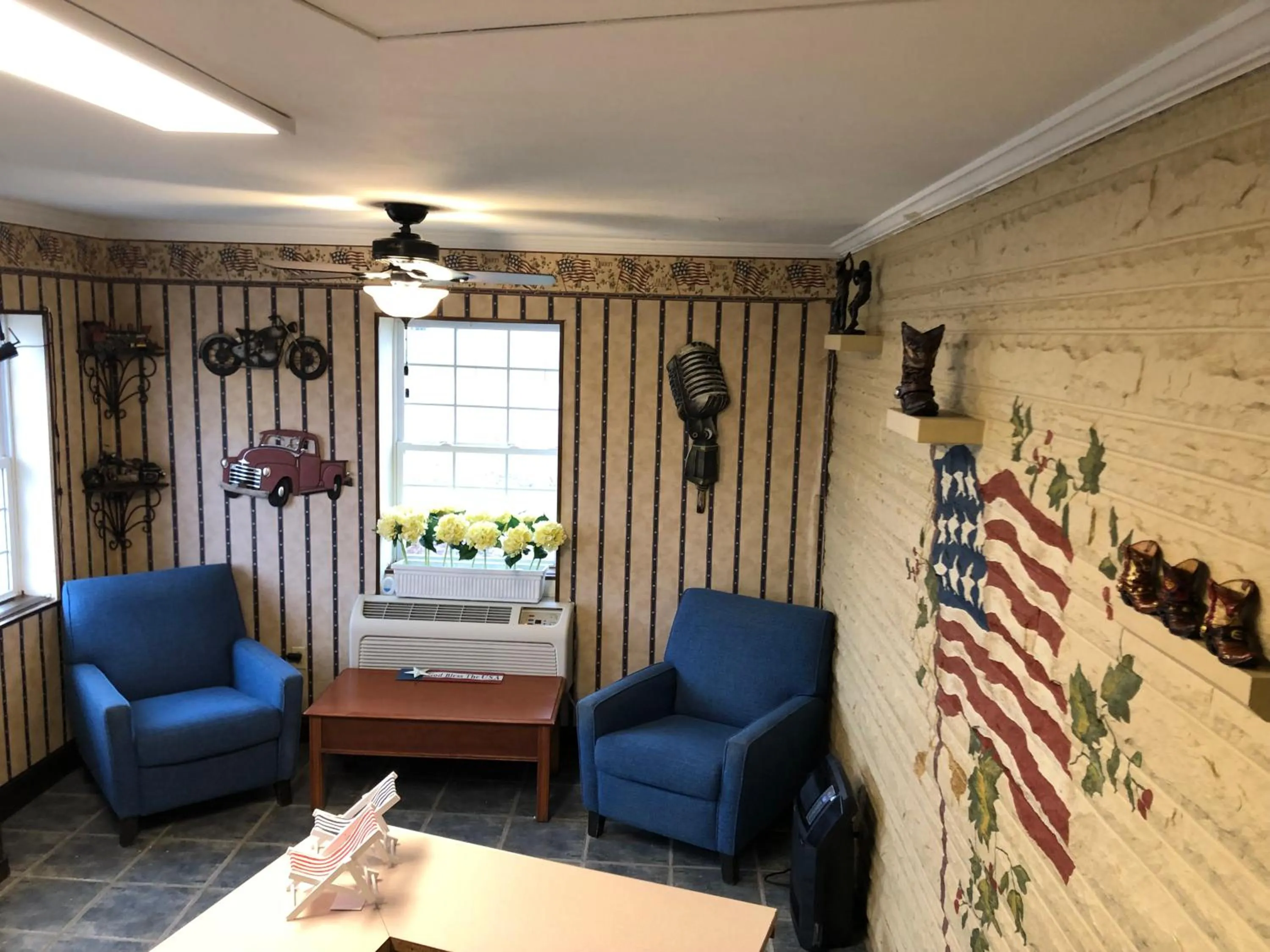 Seating area in Motel Boutique by Wolf Inn