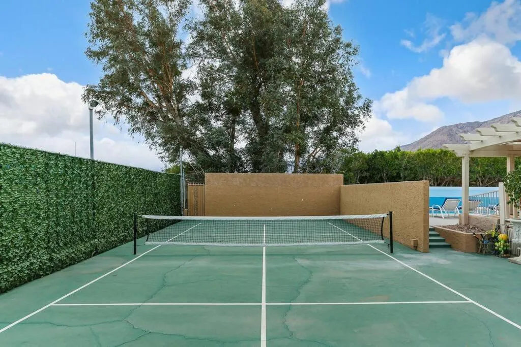 Near Downtown Palm Springs, 7 BD 7 BTH, 80FT Pool, Pickleball