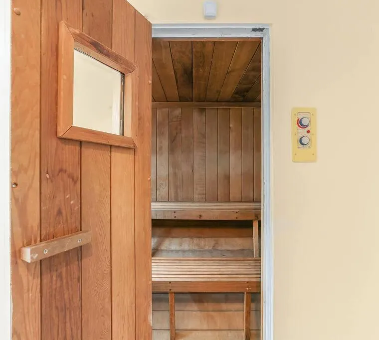 Near Downtown Palm Springs, 7 BD 7 BTH, 80FT Pool, Pickleball