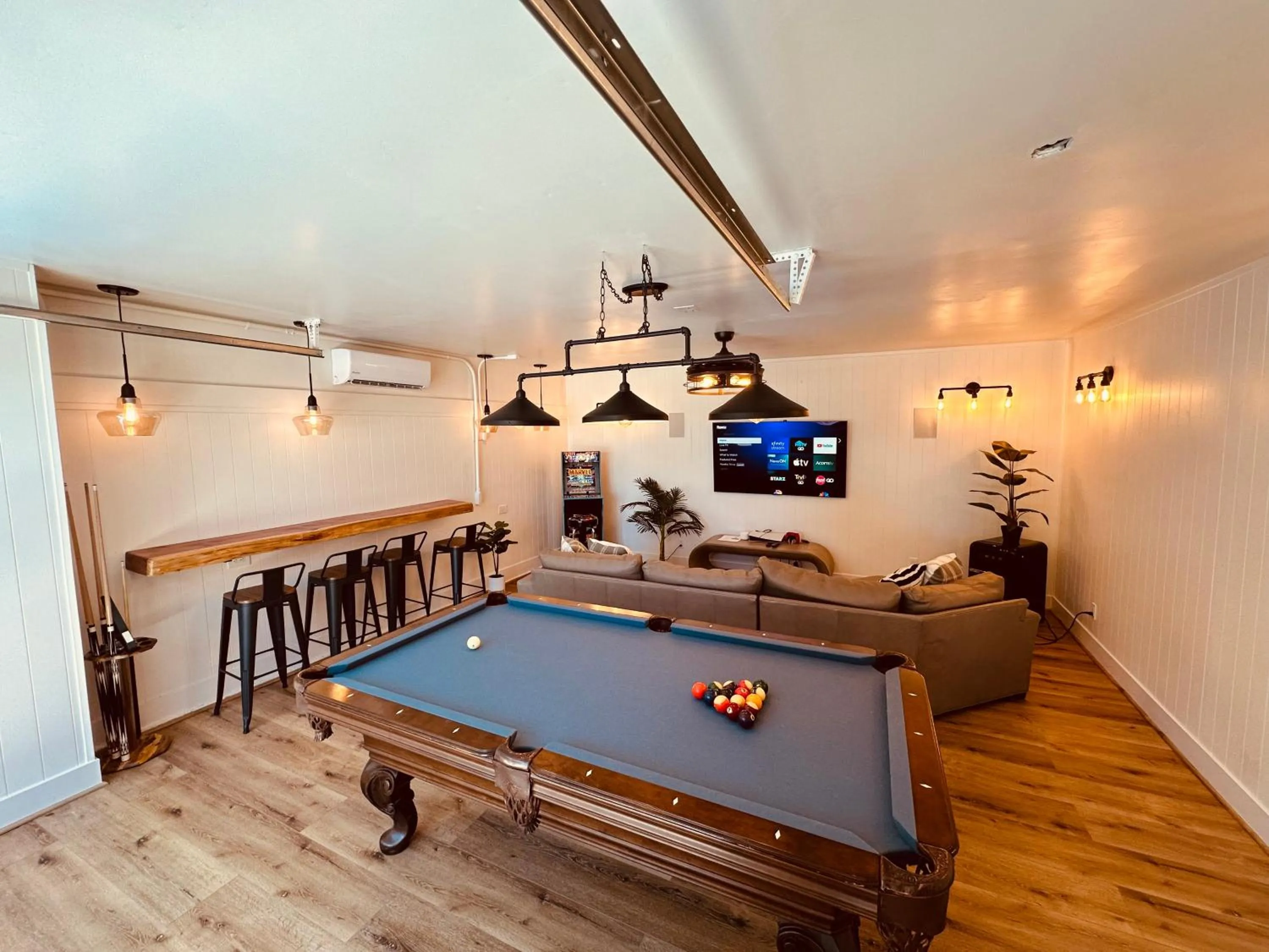 Game Room in Near Downtown Palm Springs, 7 BD 7 BTH, 80FT Pool, Pickleball