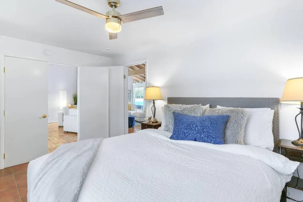 Bed in Near Downtown Palm Springs, 7 BD 7 BTH, 80FT Pool, Pickleball