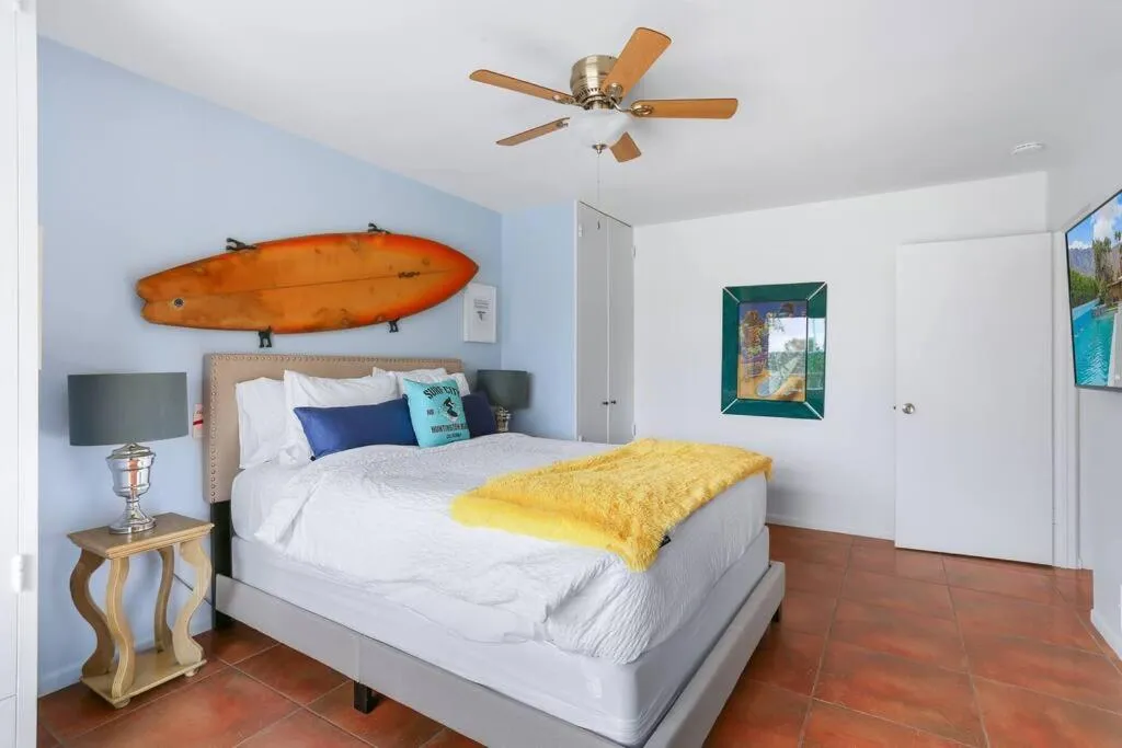 Bed in Near Downtown Palm Springs, 7 BD 7 BTH, 80FT Pool, Pickleball
