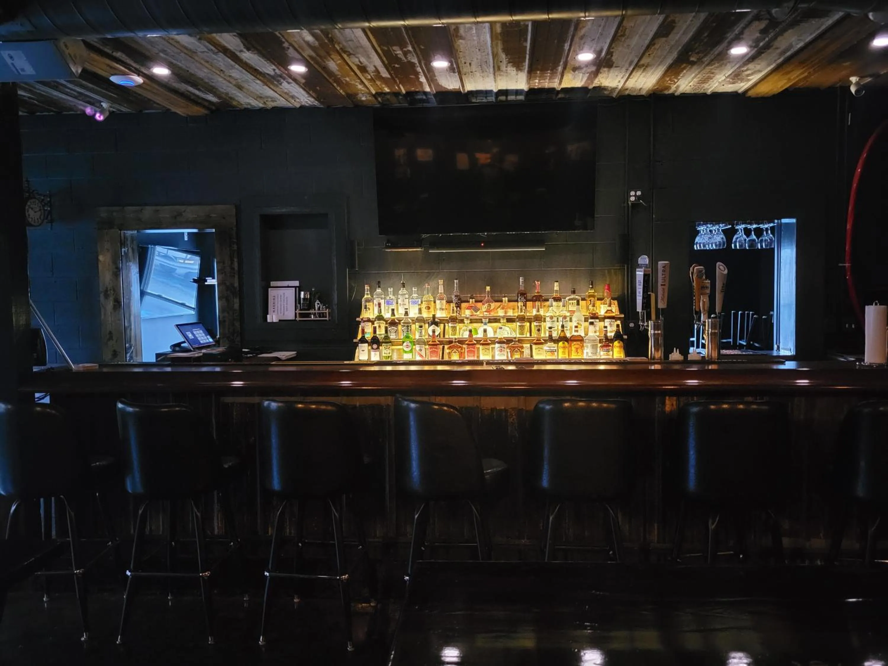 Lounge or bar in The Honey Bee Motel