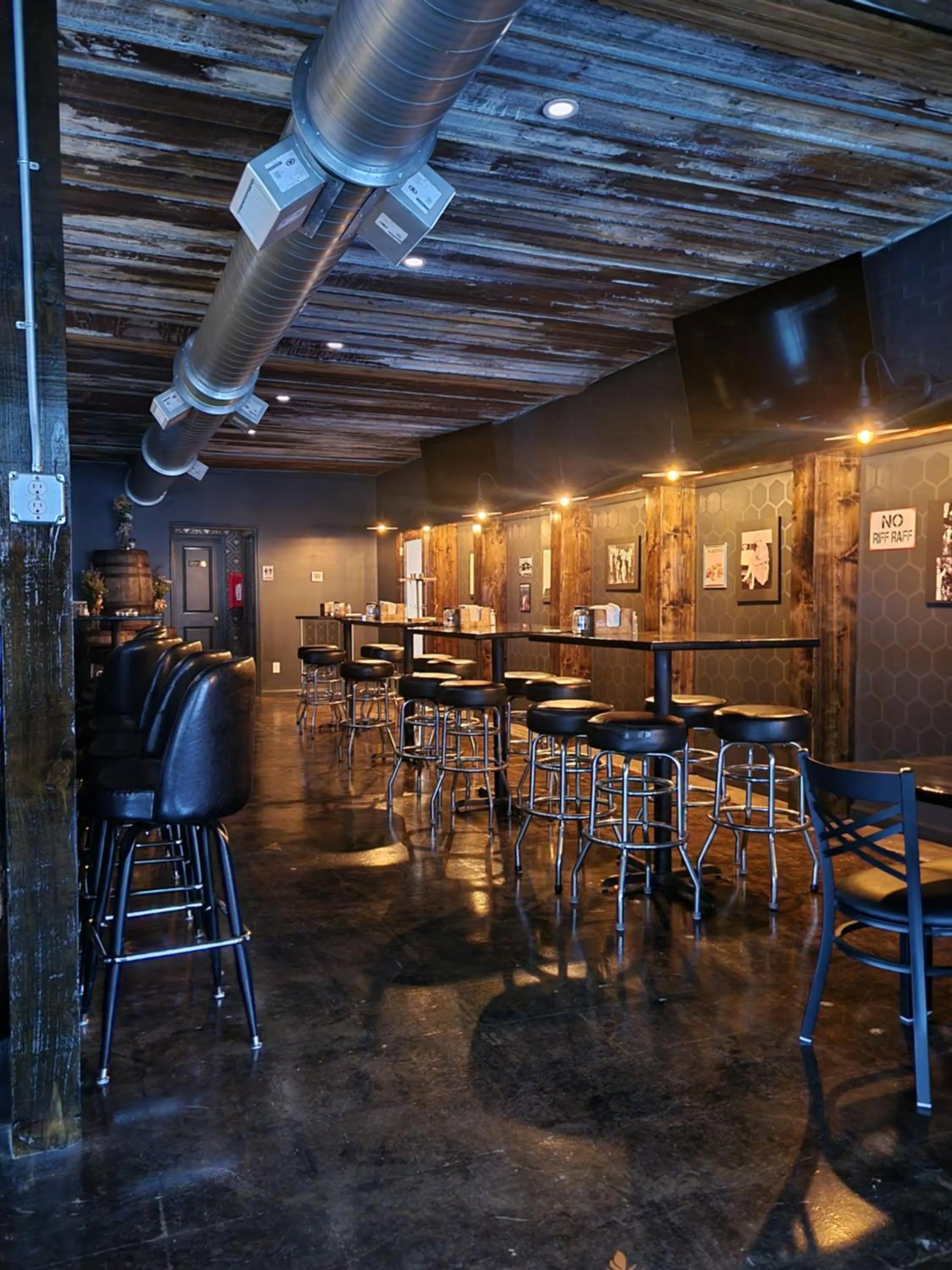 Lounge or bar in The Honey Bee Motel