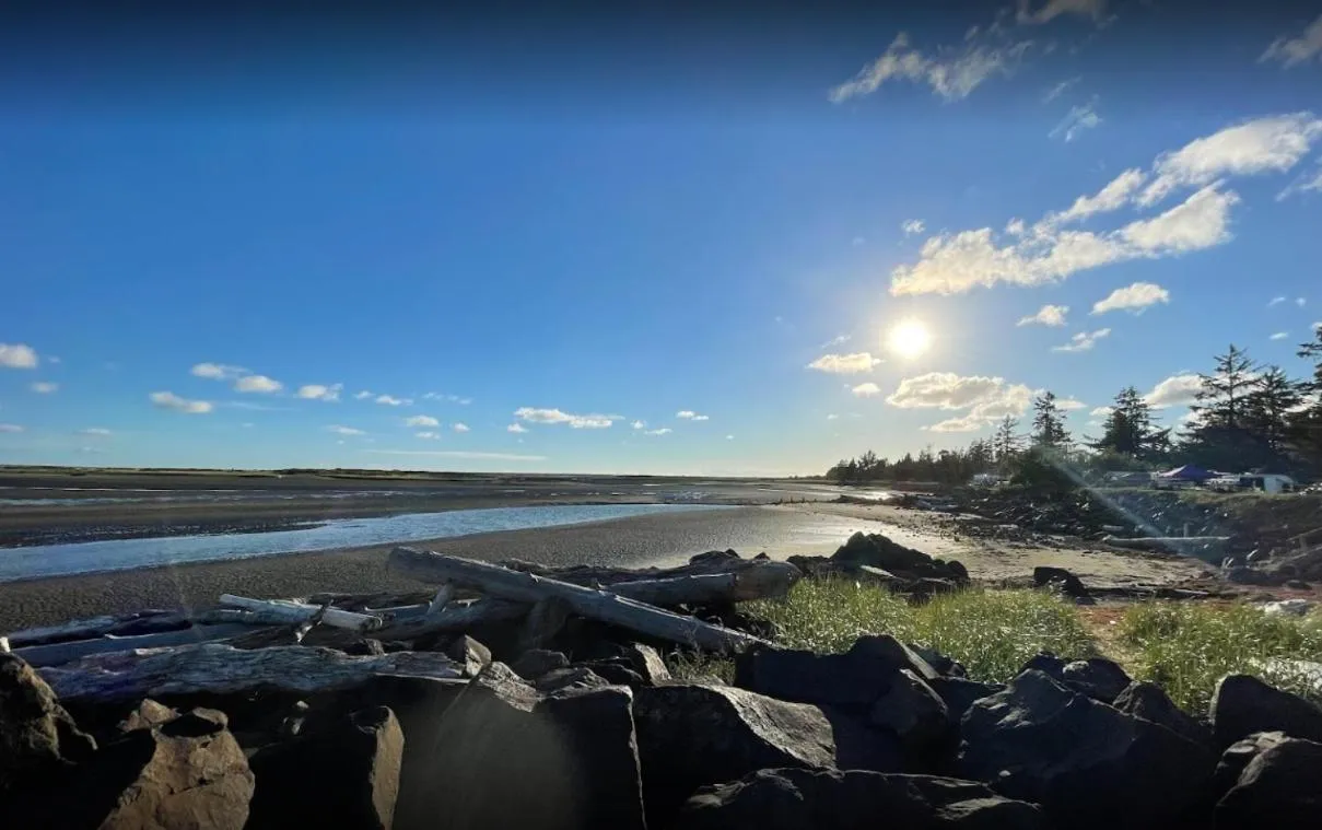 Beach in Bayshore RV Park & Guest Suites