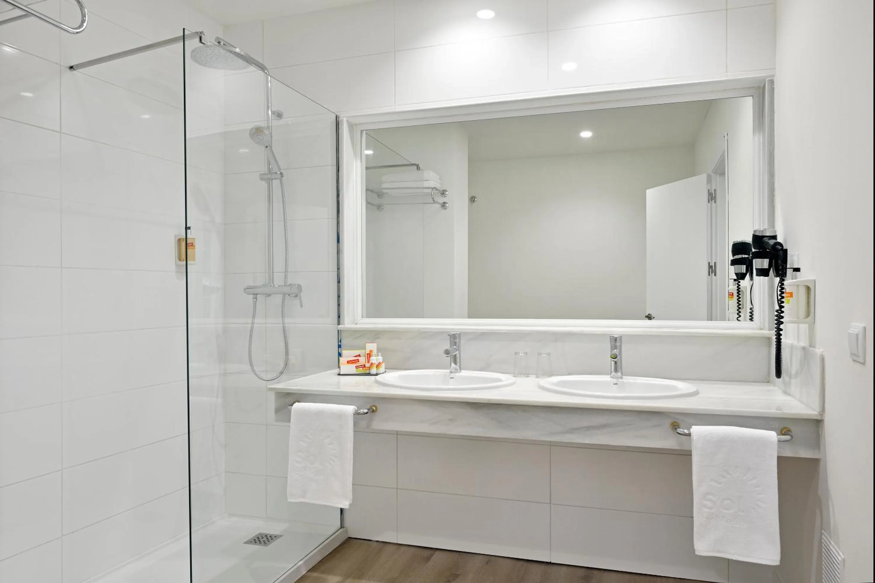 Shower in Sol Marbella Estepona Atalaya Park