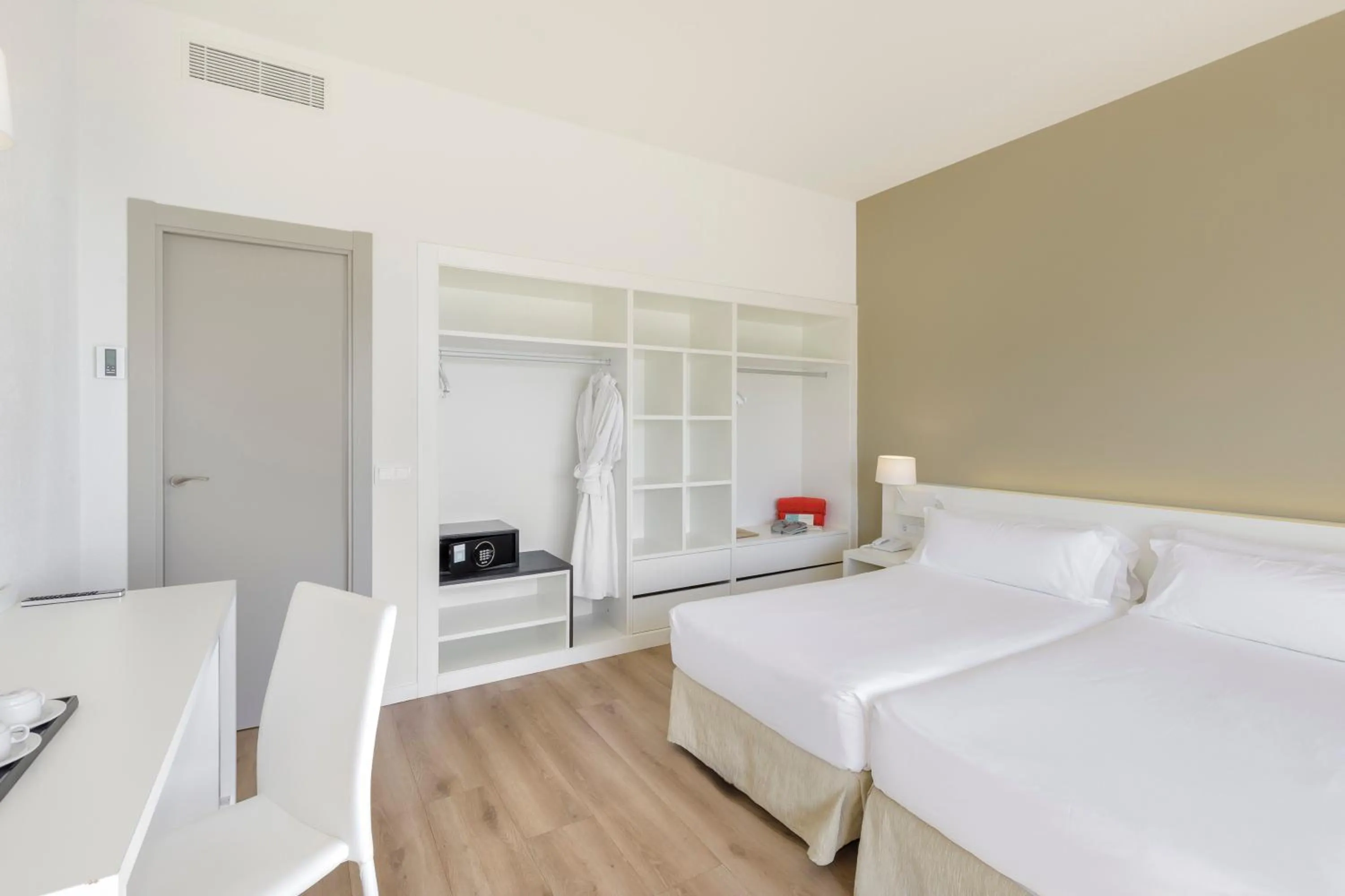 Bed in Sol Marbella Estepona Atalaya Park