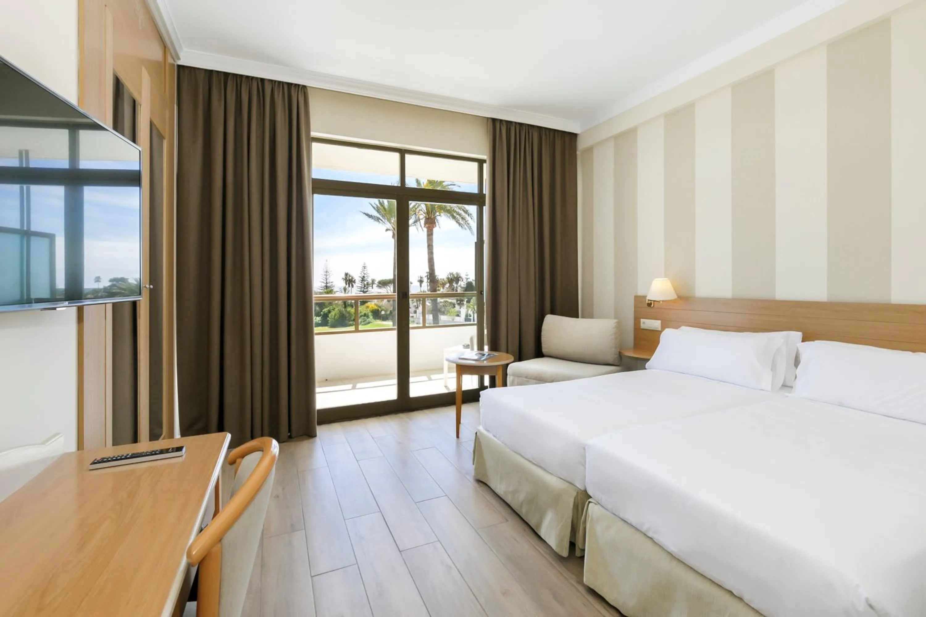 Bed in Sol Marbella Estepona Atalaya Park