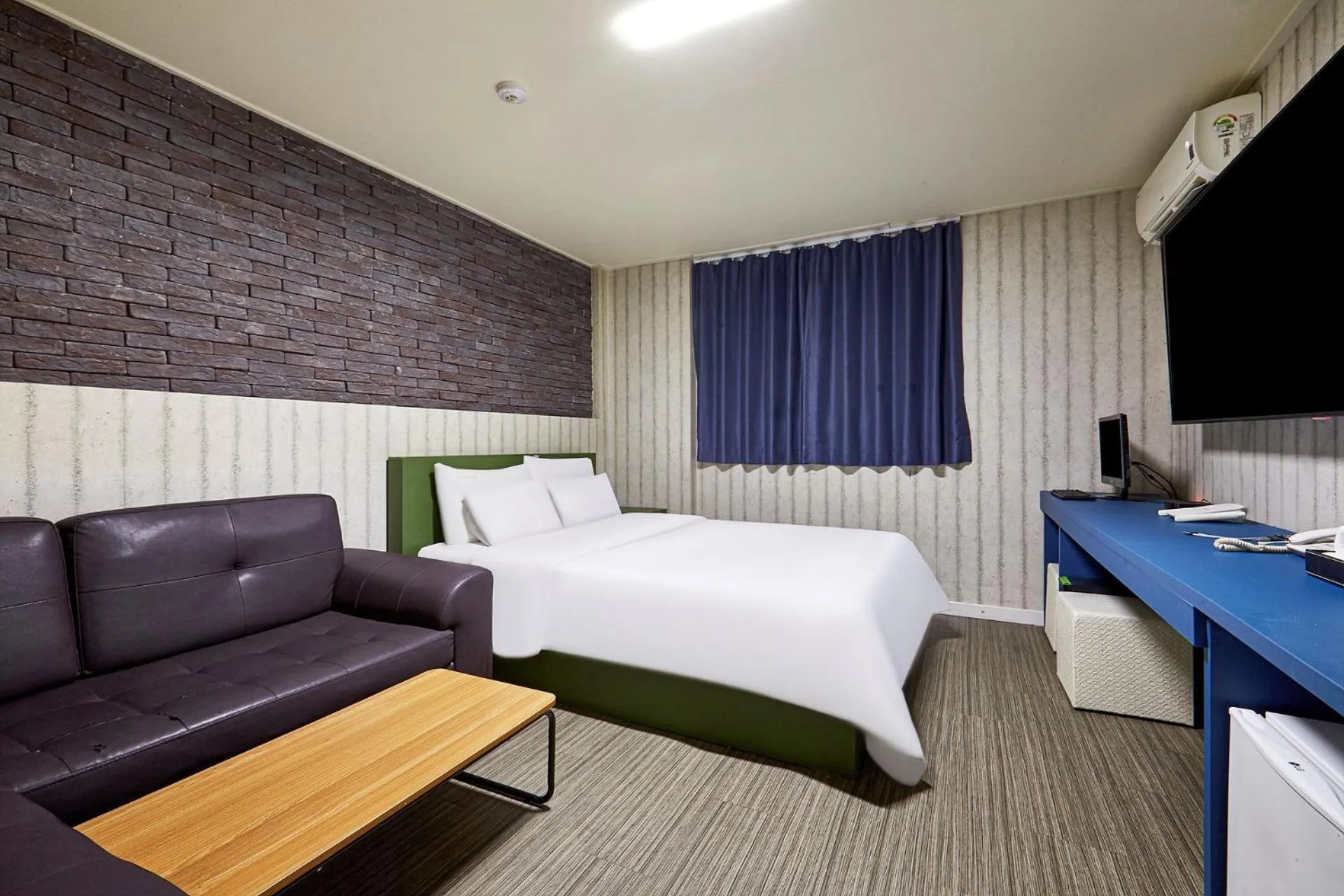 Decorative detail, Bed in Galleria Hotel