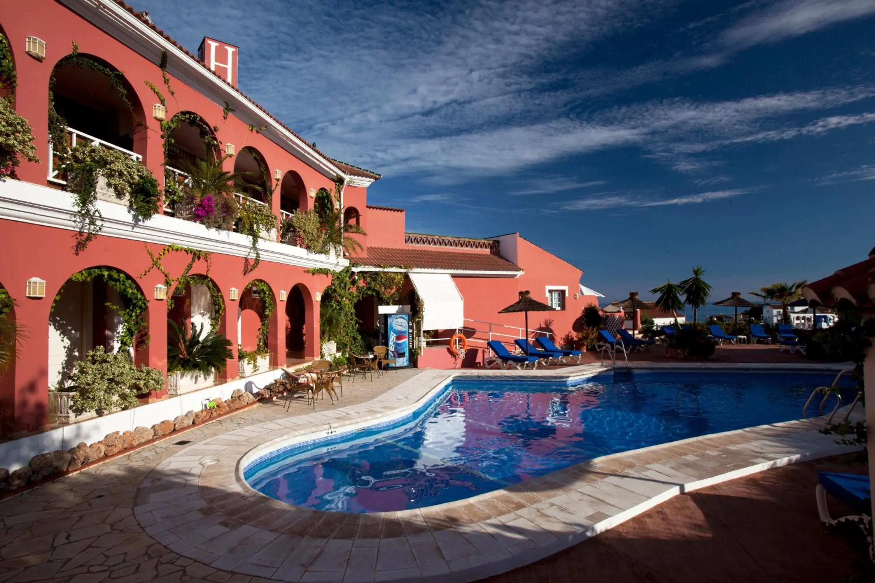 Property building in Los Arcos Property building in Los Arcos