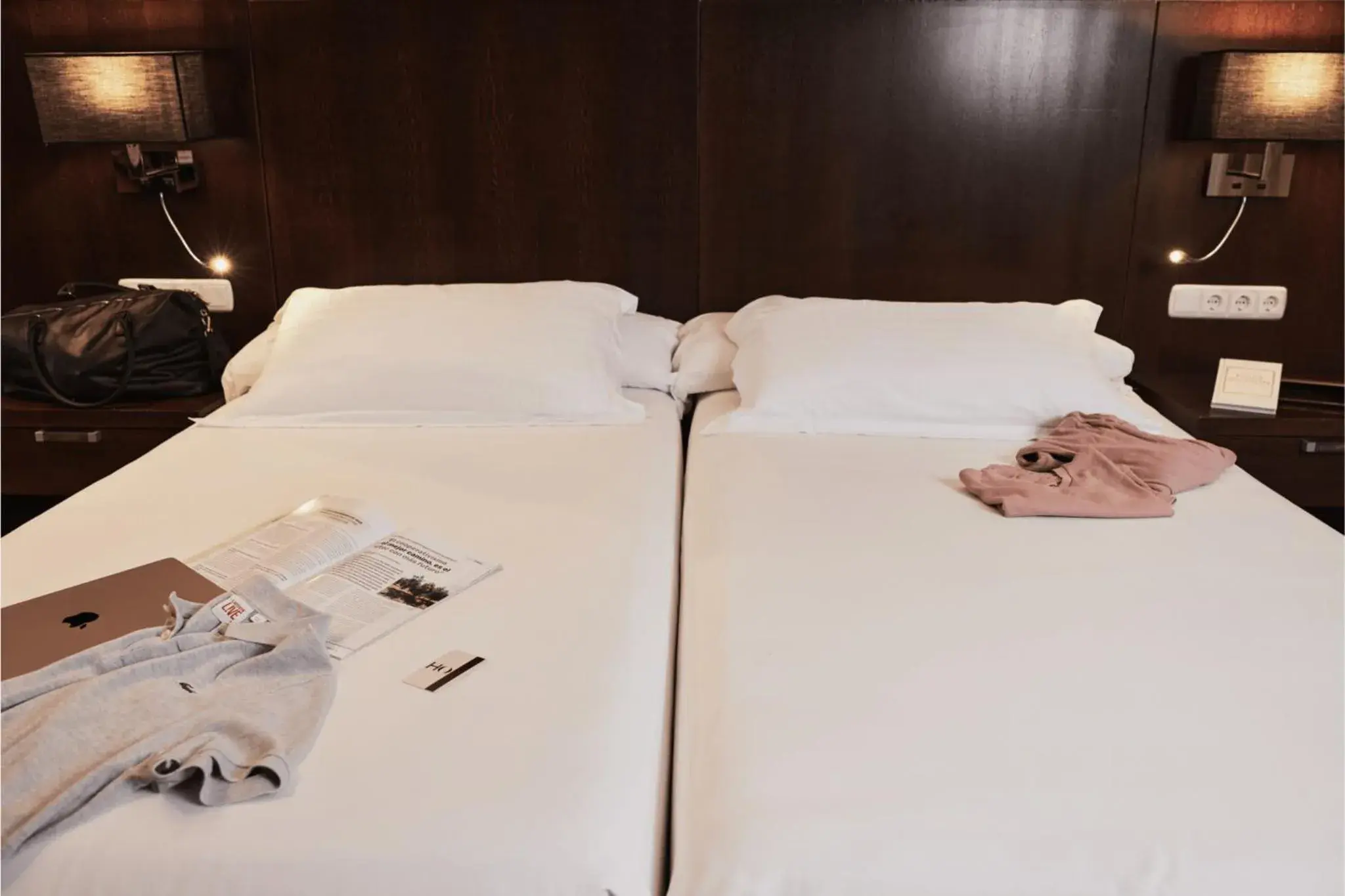 Photo of the whole room, Bed in HO Ciudad de Jaén By Olivencia Photo of the whole room, Bed in HO Ciudad de Jaén By Olivencia