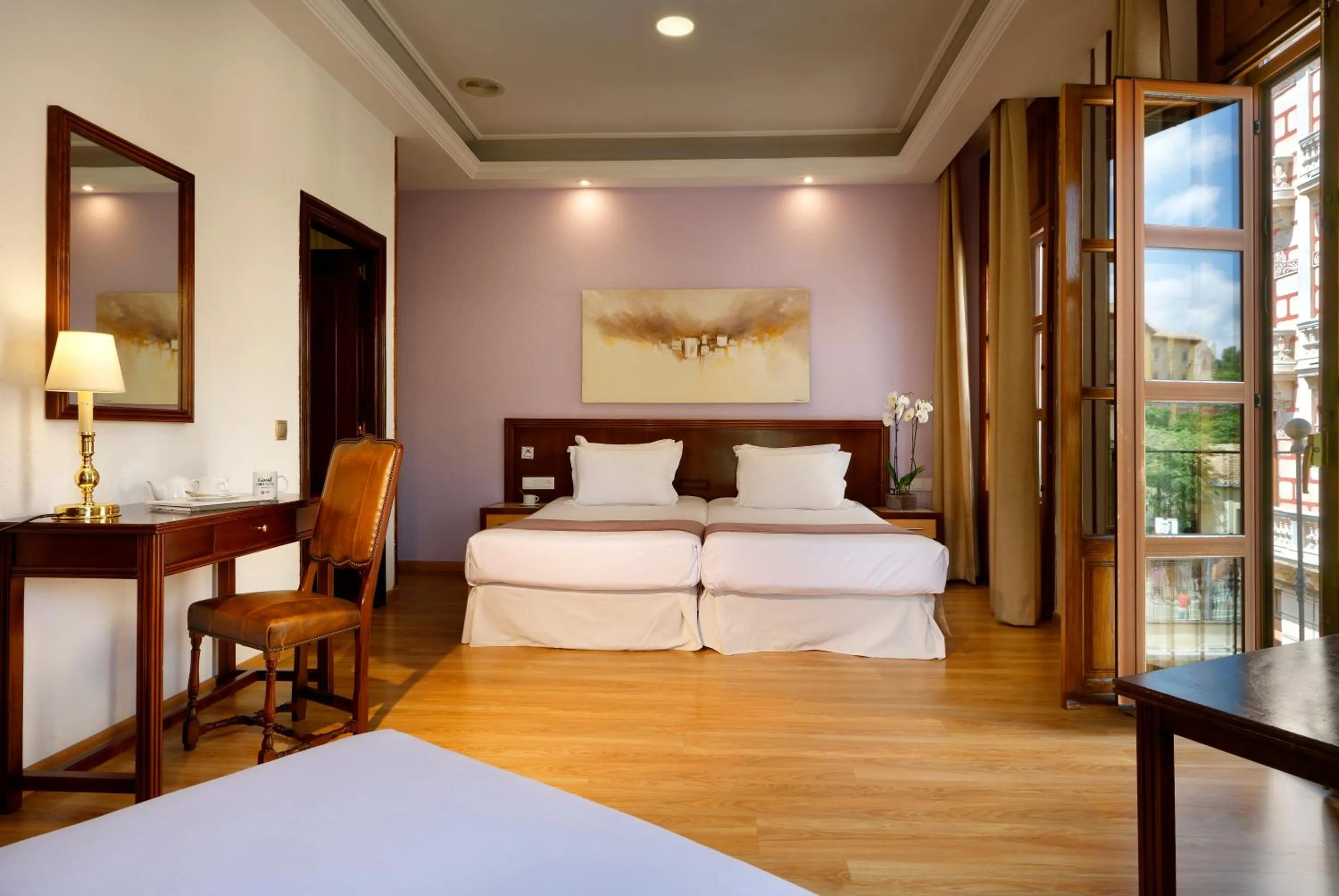 Photo of the whole room in Exe Triunfo Granada