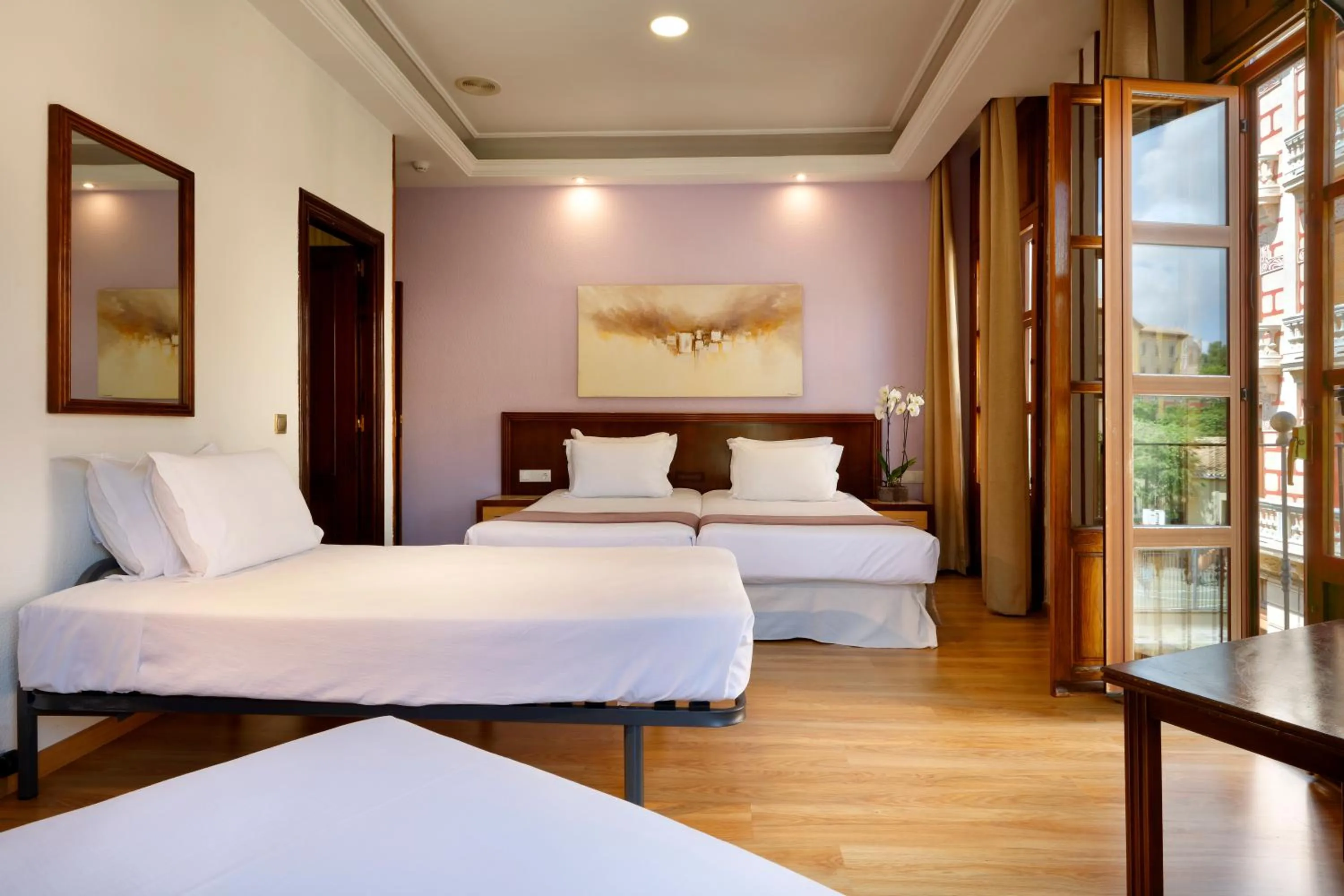 Photo of the whole room in Exe Triunfo Granada