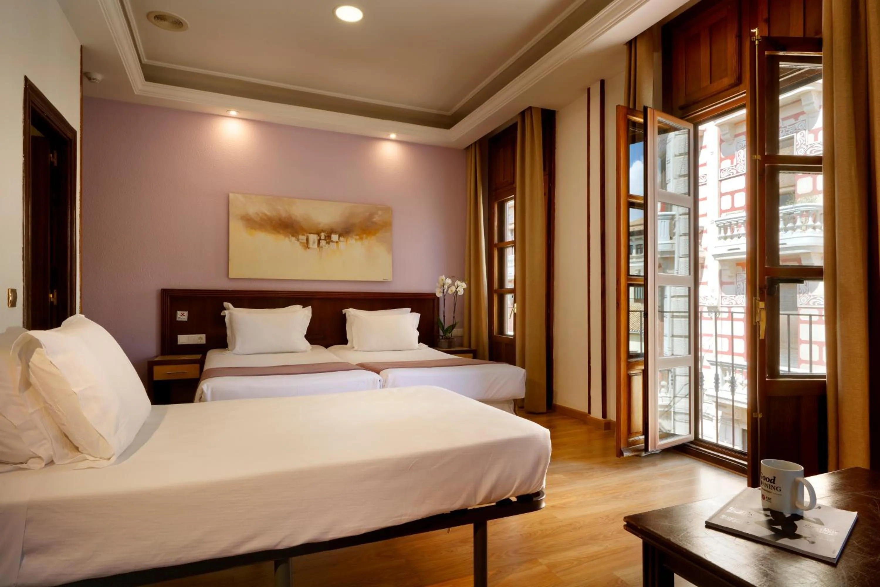 Photo of the whole room in Exe Triunfo Granada