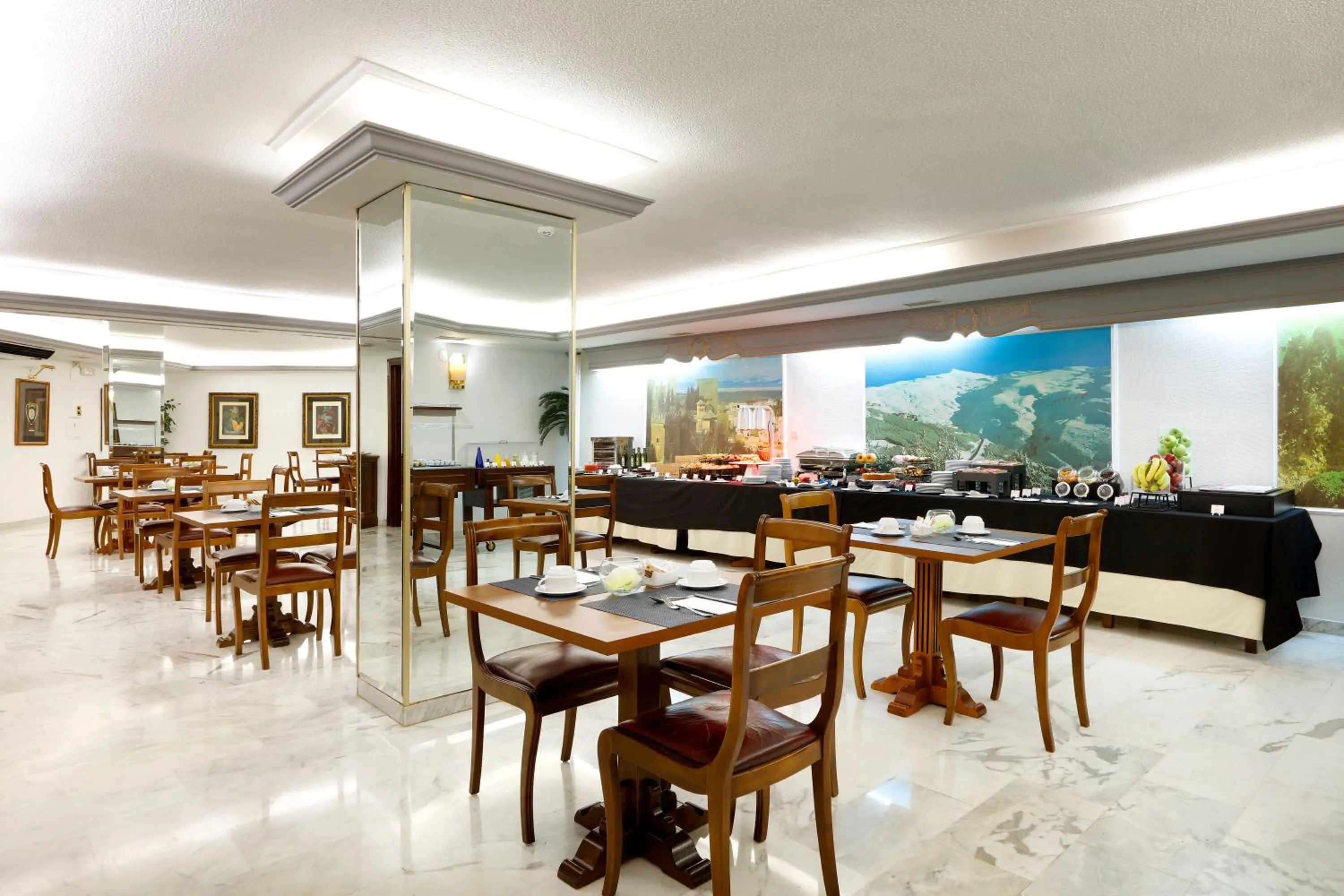 Buffet breakfast in Exe Triunfo Granada