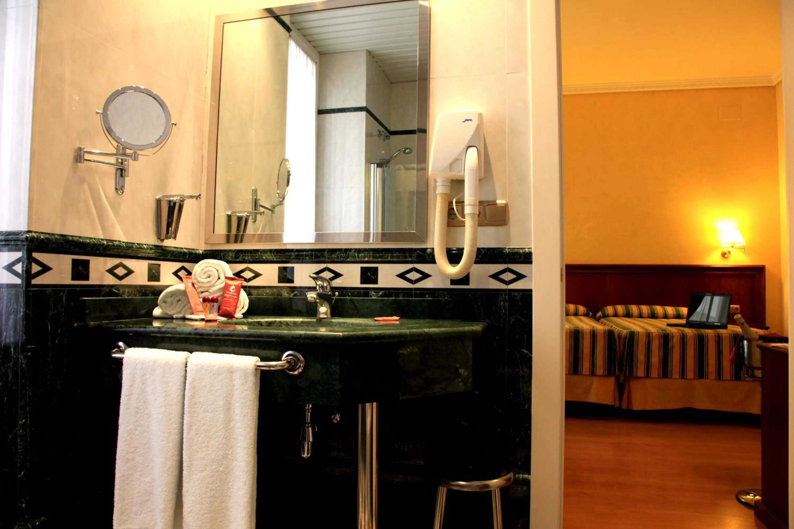 Bathroom in Hotel Cervantes