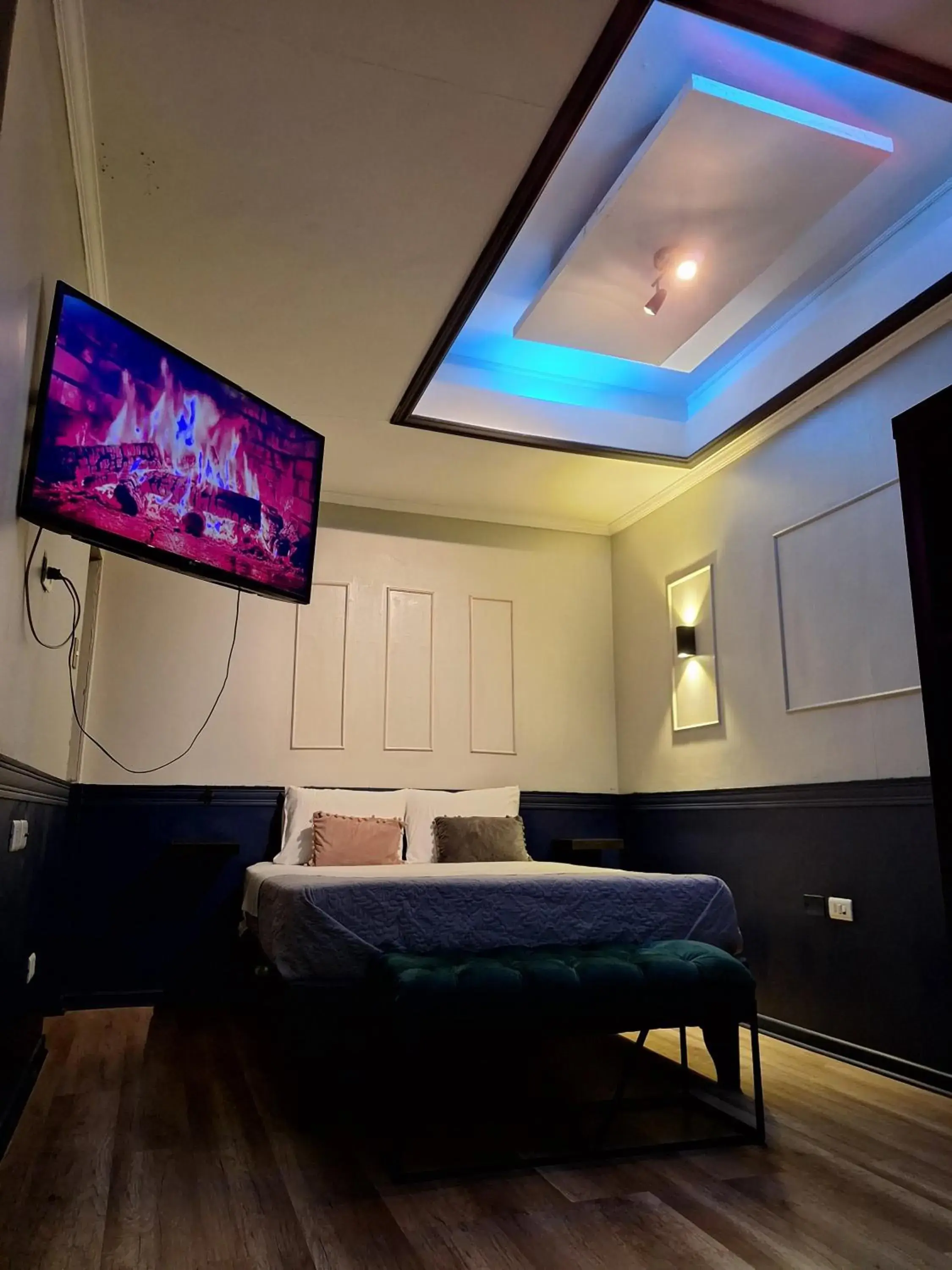 Budget Double Room in Hotel Asturias Budget Double Room in Hotel Asturias