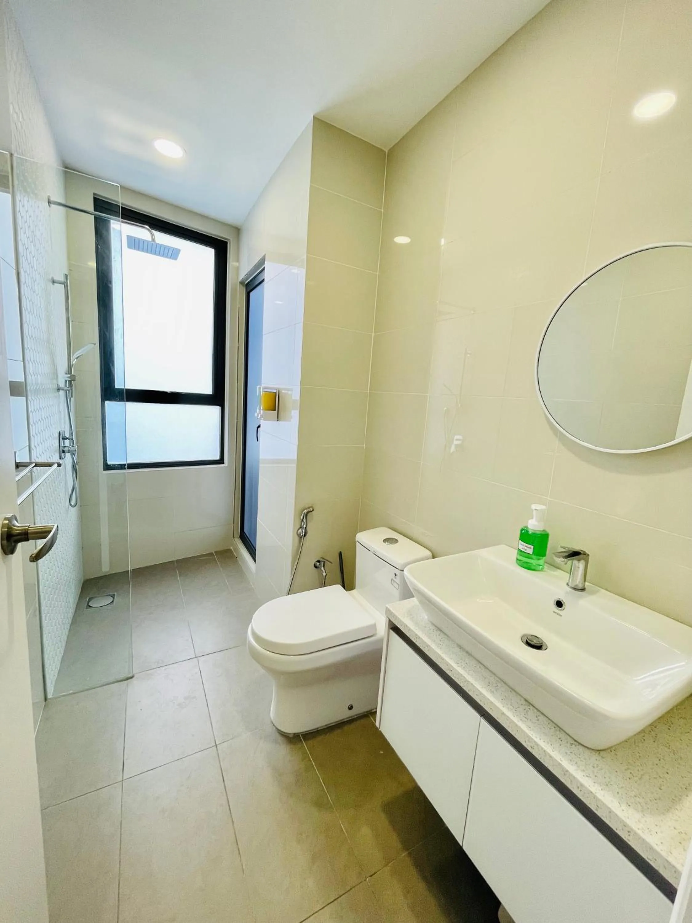 Shower in Continew Residence by Shuen