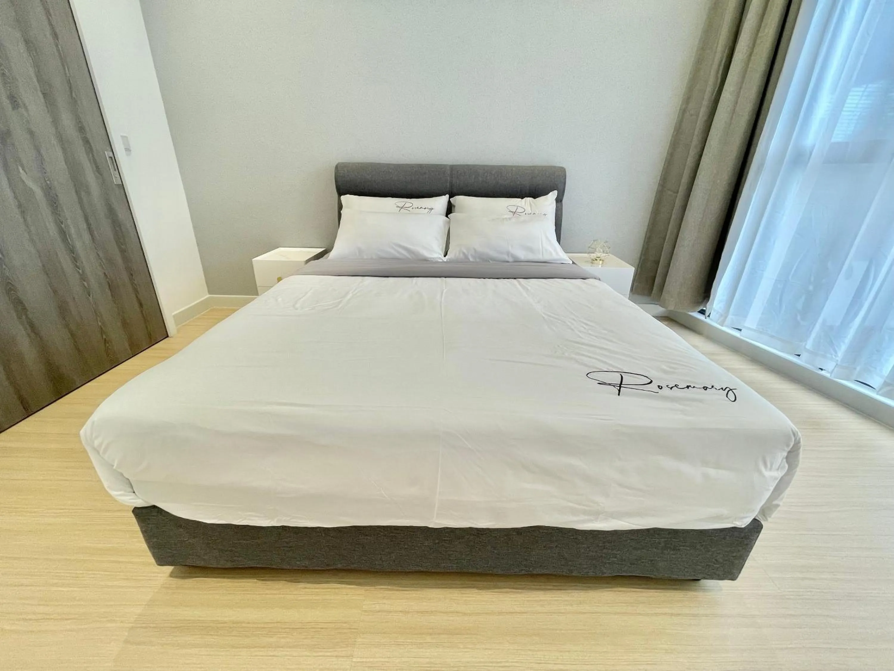 Bedroom, Bed in Continew Residence by Shuen