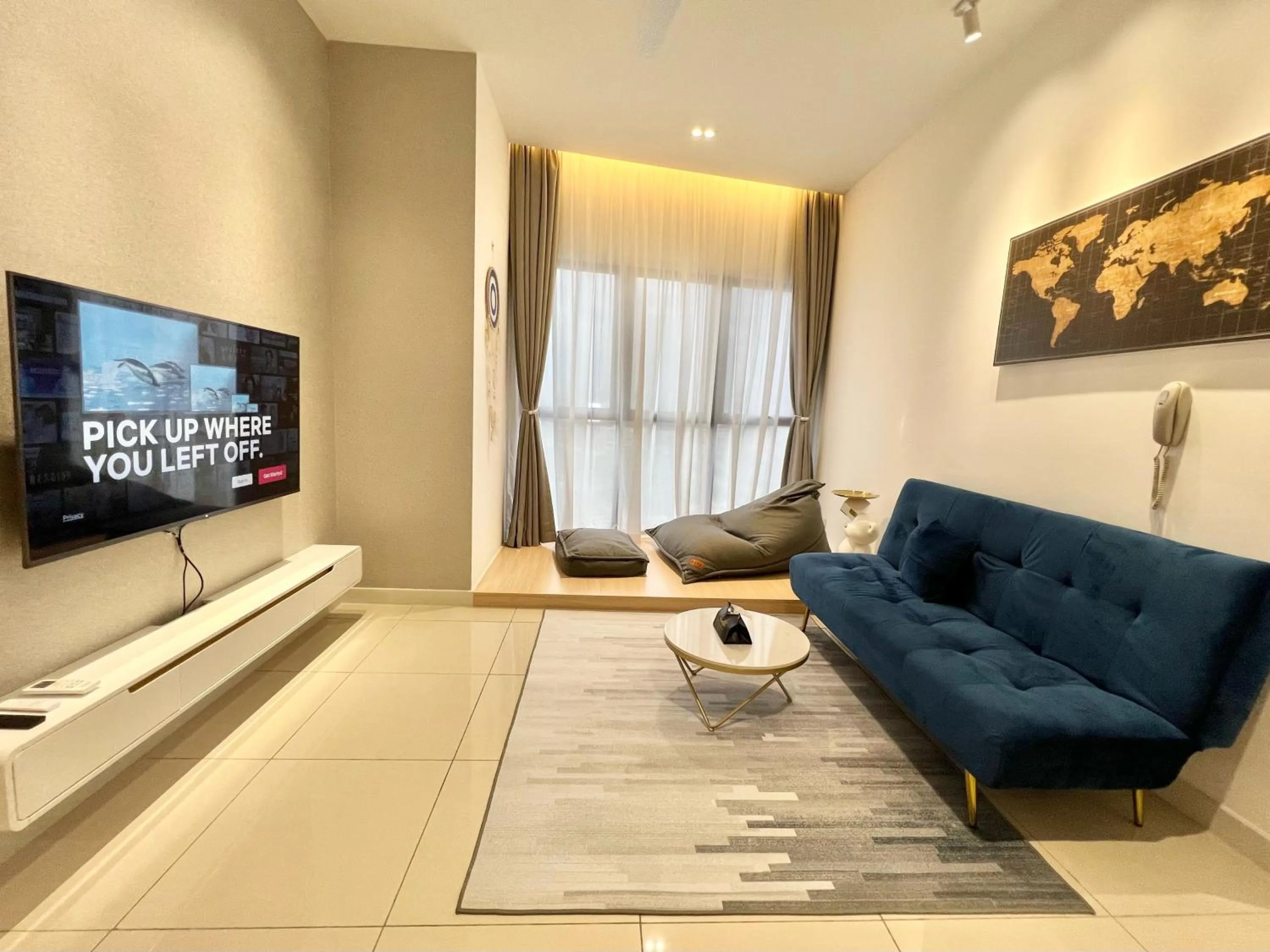 Living room in Continew Residence by Shuen