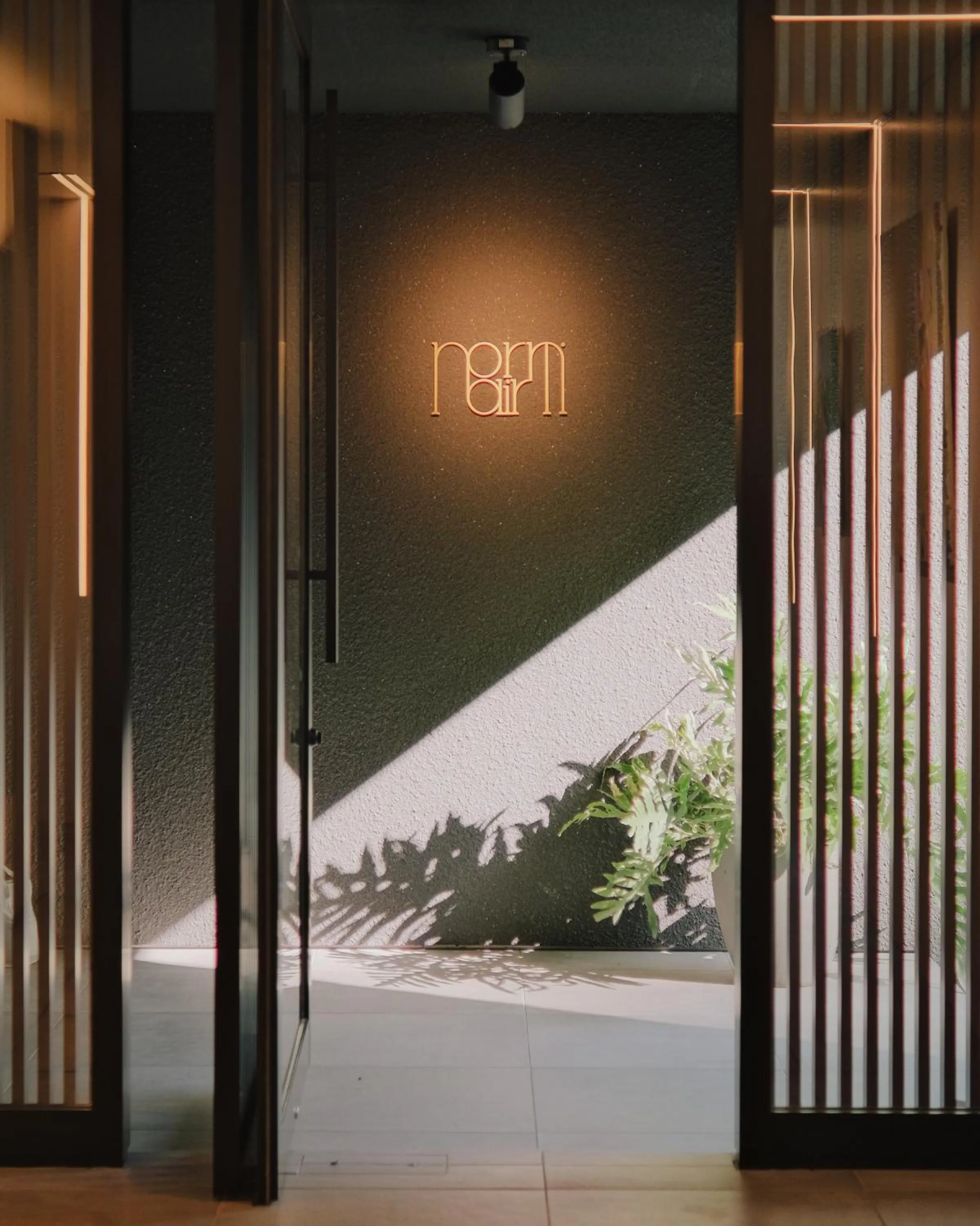 Text overlay in hotel norm air