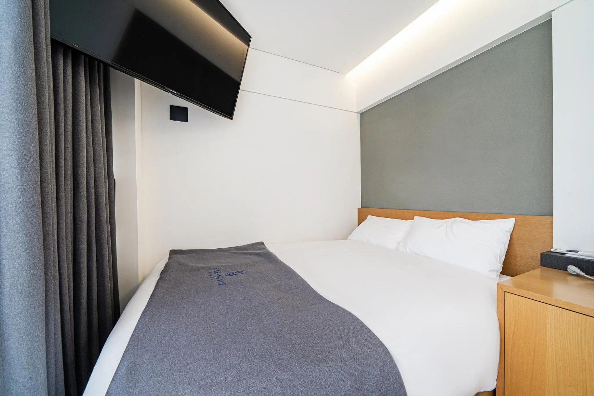 Bed in Hotel Parangvue