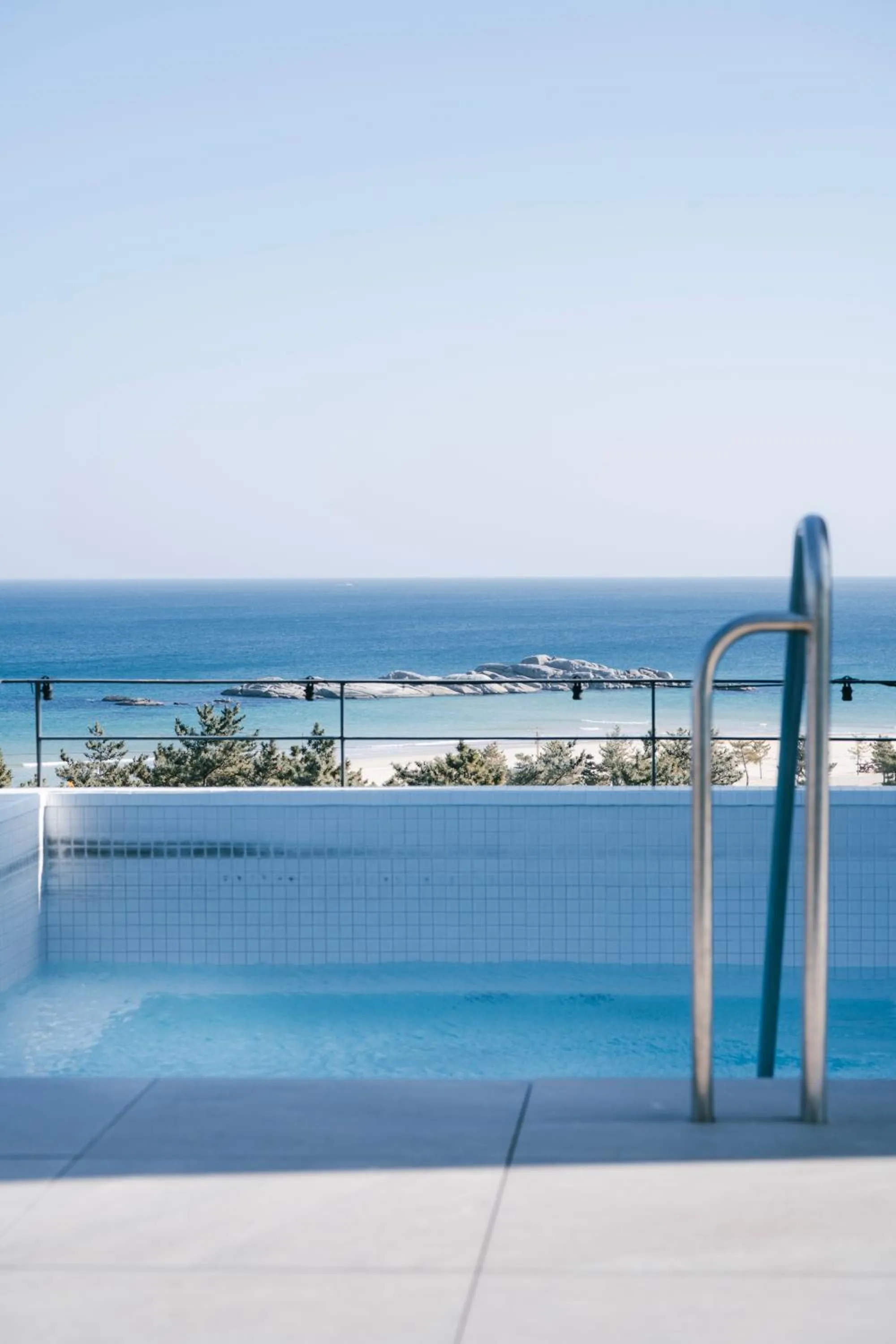 Swimming pool in Hotel Parangvue