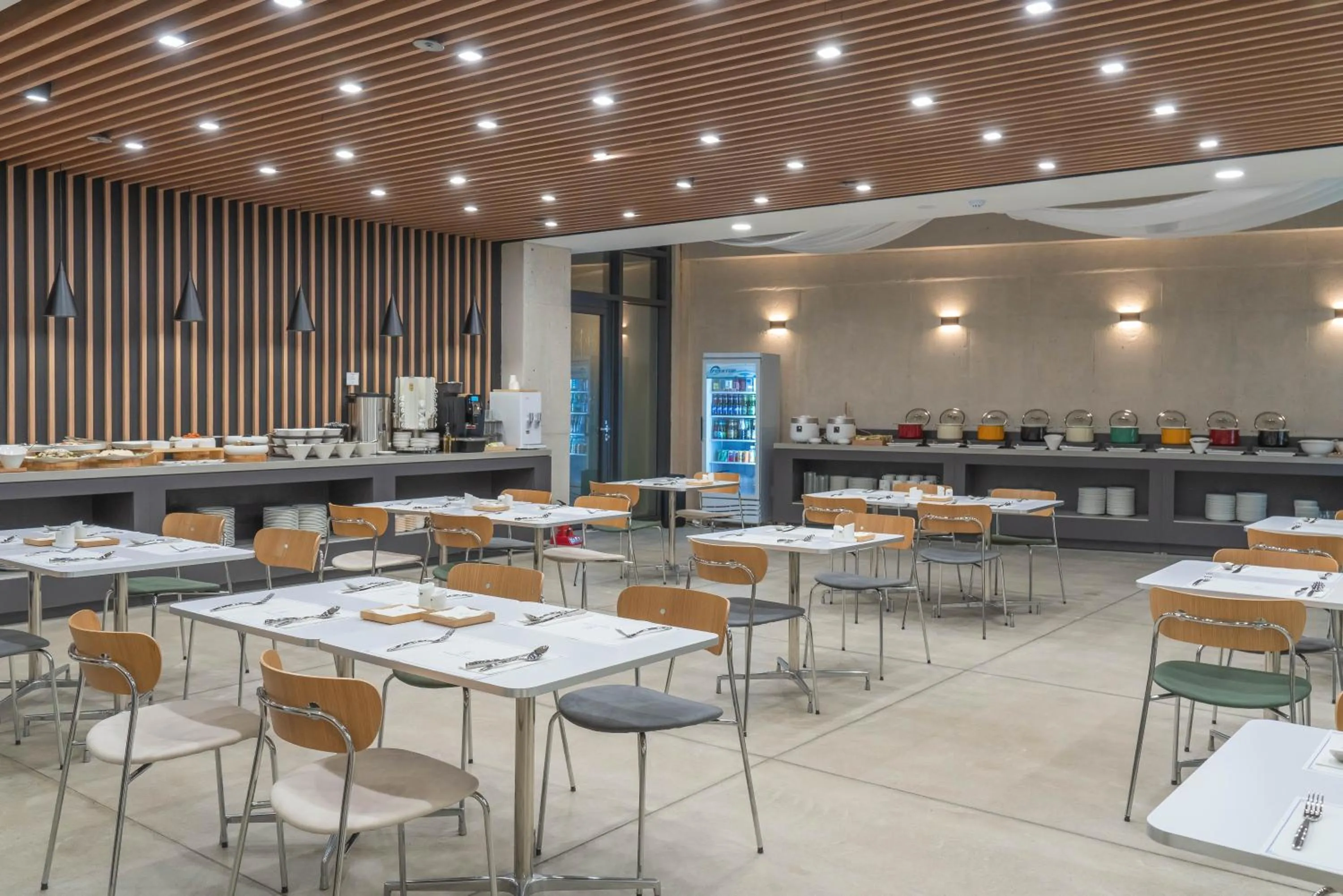 Restaurant/places to eat in Hotel Parangvue