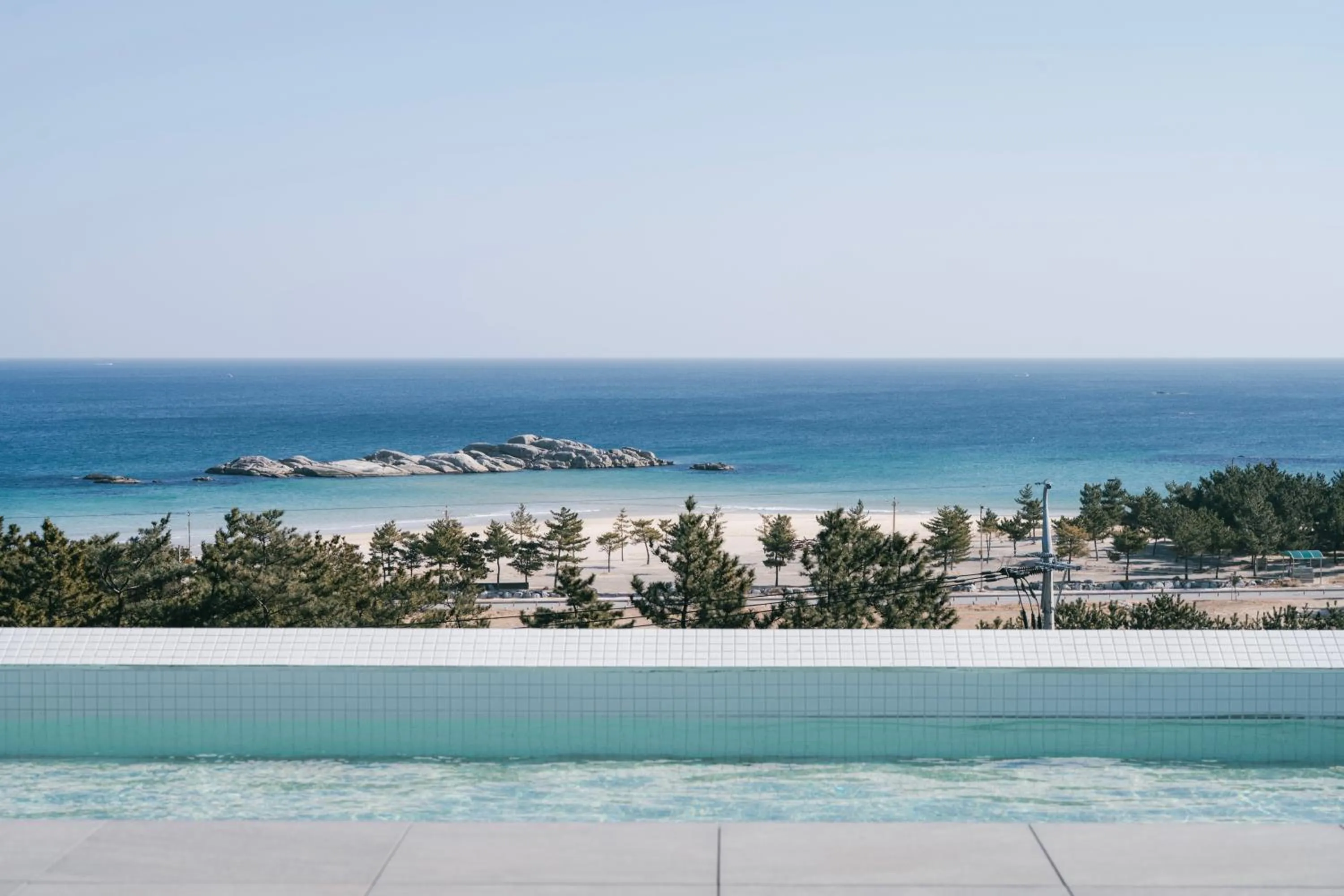 Swimming pool in Hotel Parangvue