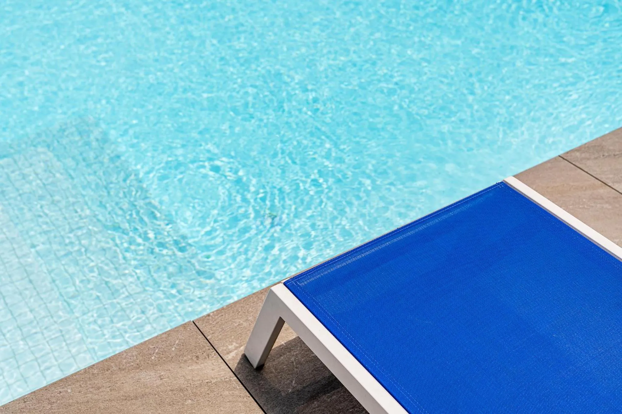 Swimming pool in Hotel Parangvue