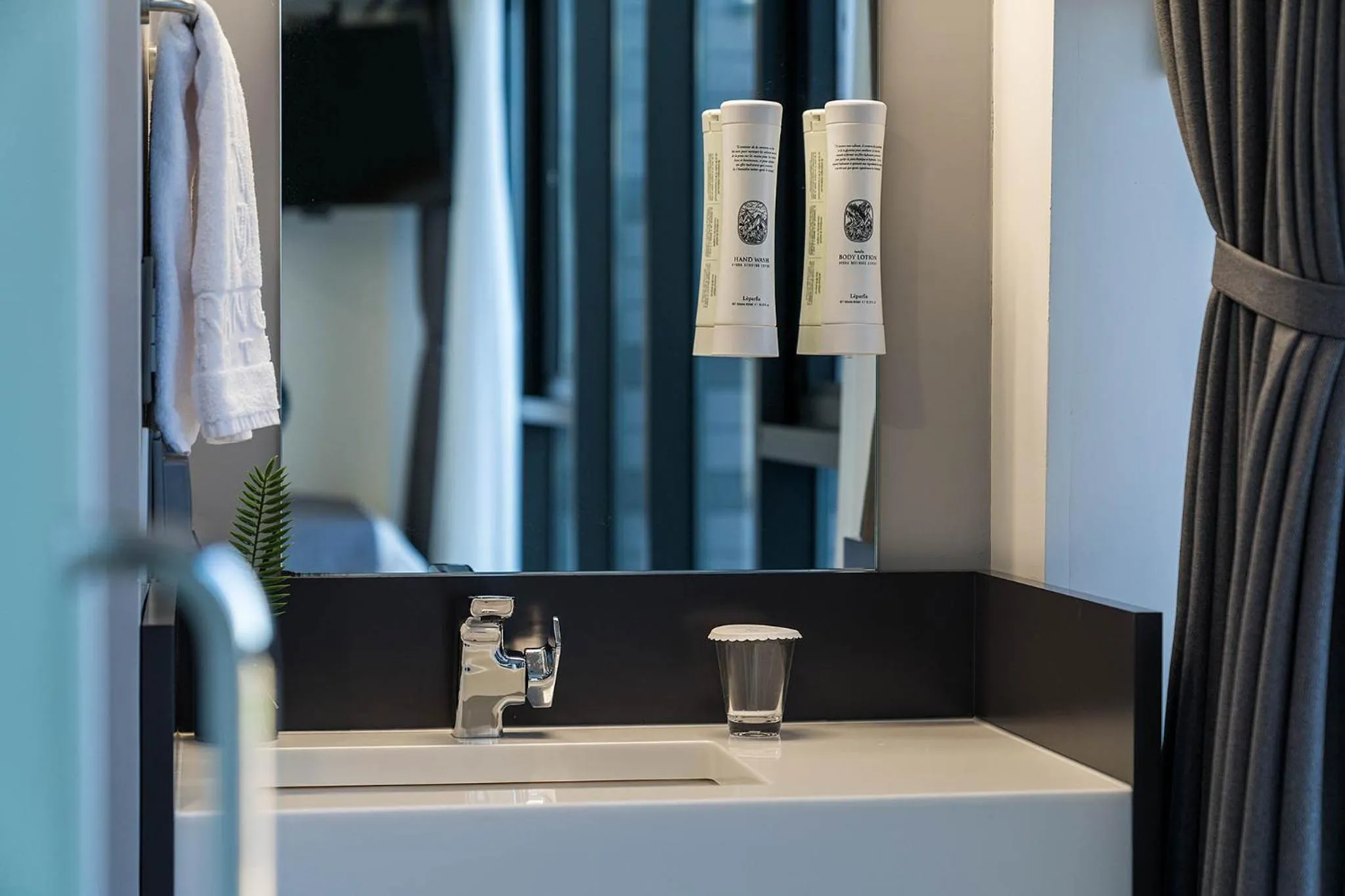 Bathroom in Hotel Parangvue