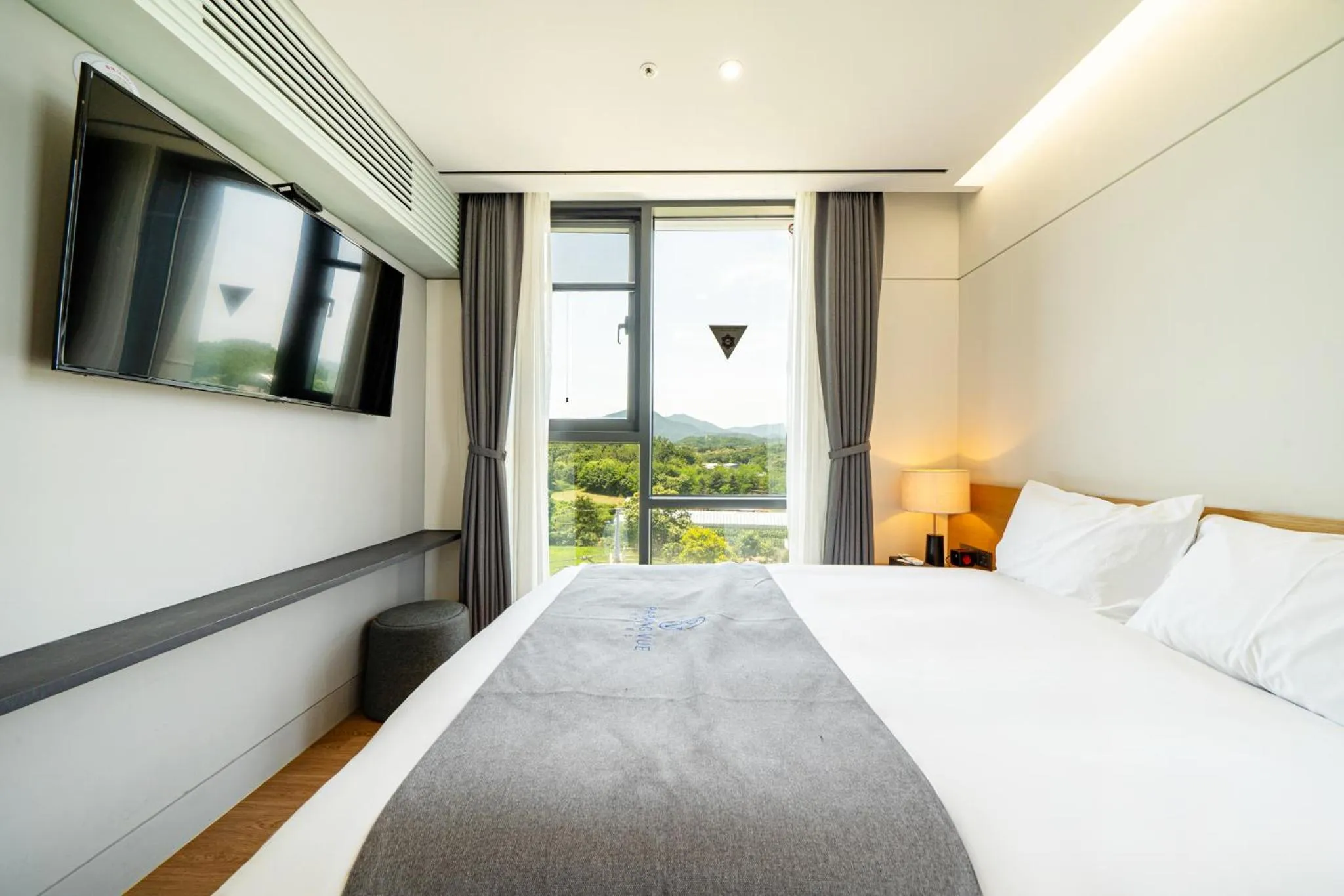 Bed in Hotel Parangvue