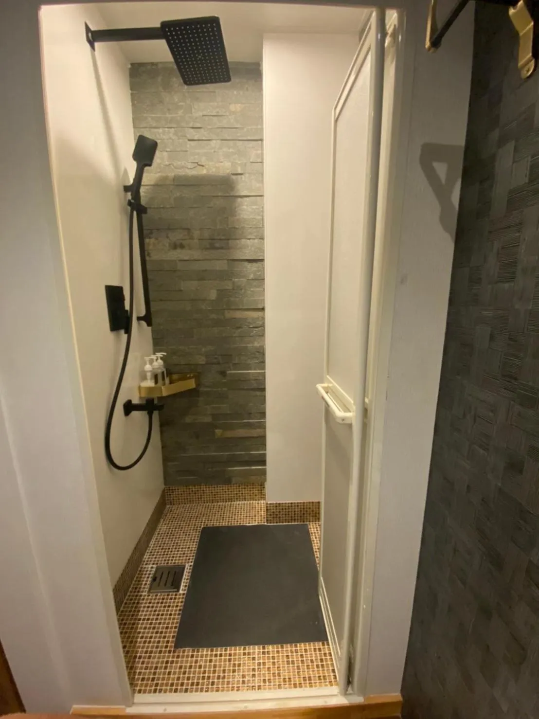 Shower in Villa 33 Kashikojima