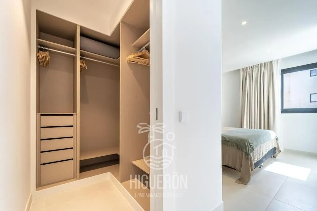 Bed in HigueronRentals Malibu