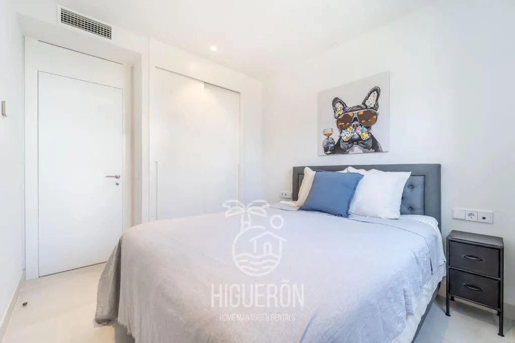 Bed in HigueronRentals Malibu