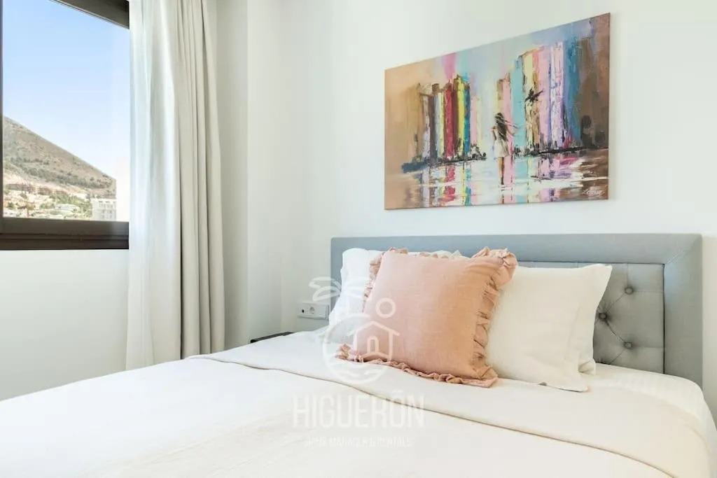 Bed in HigueronRentals Malibu