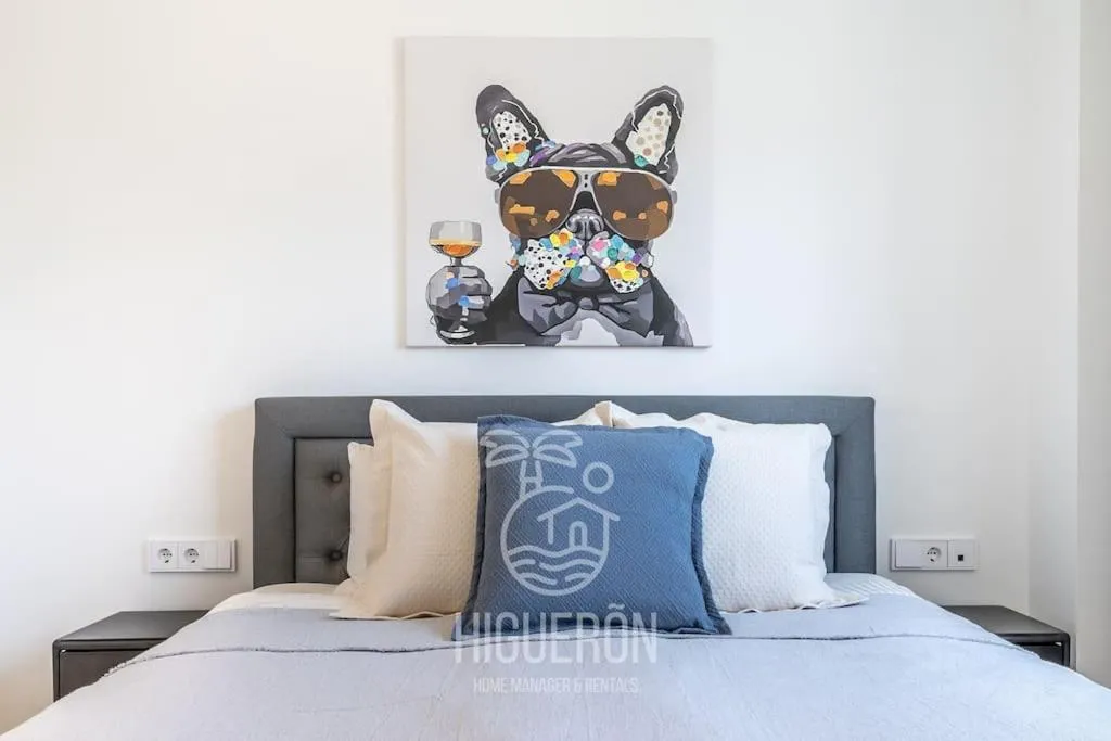Bed in HigueronRentals Malibu