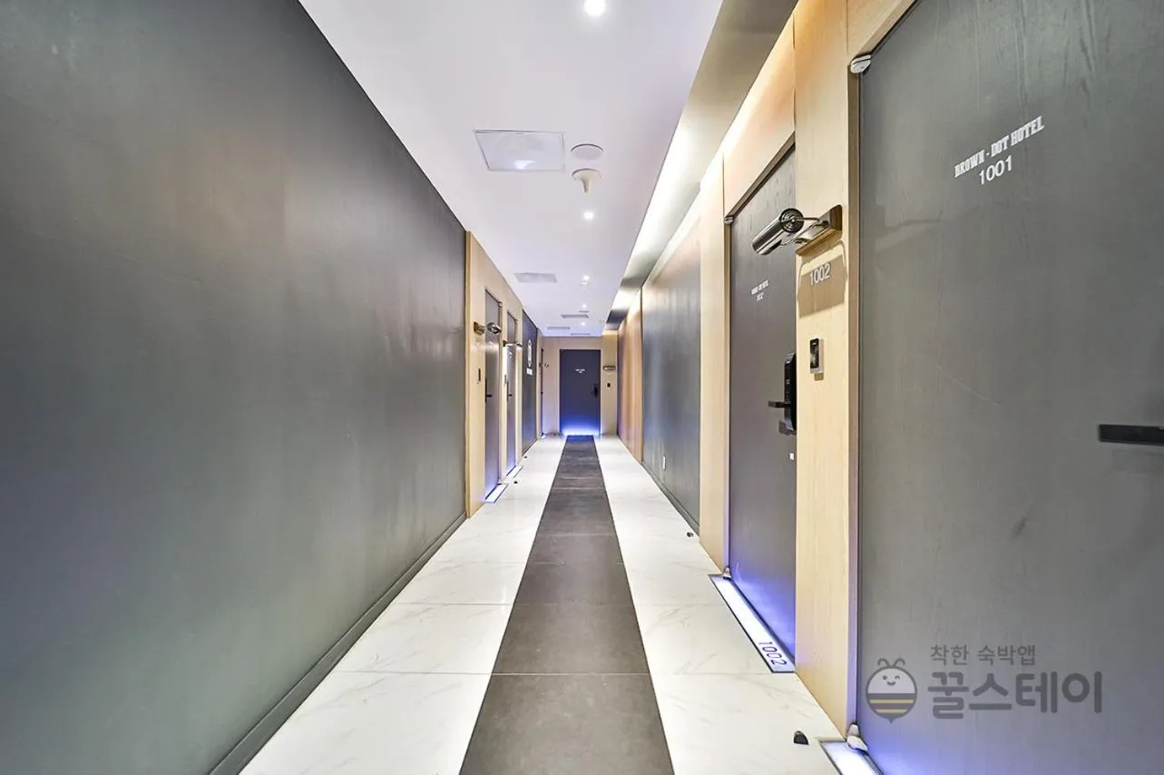 Brown Dot Hotel Guun