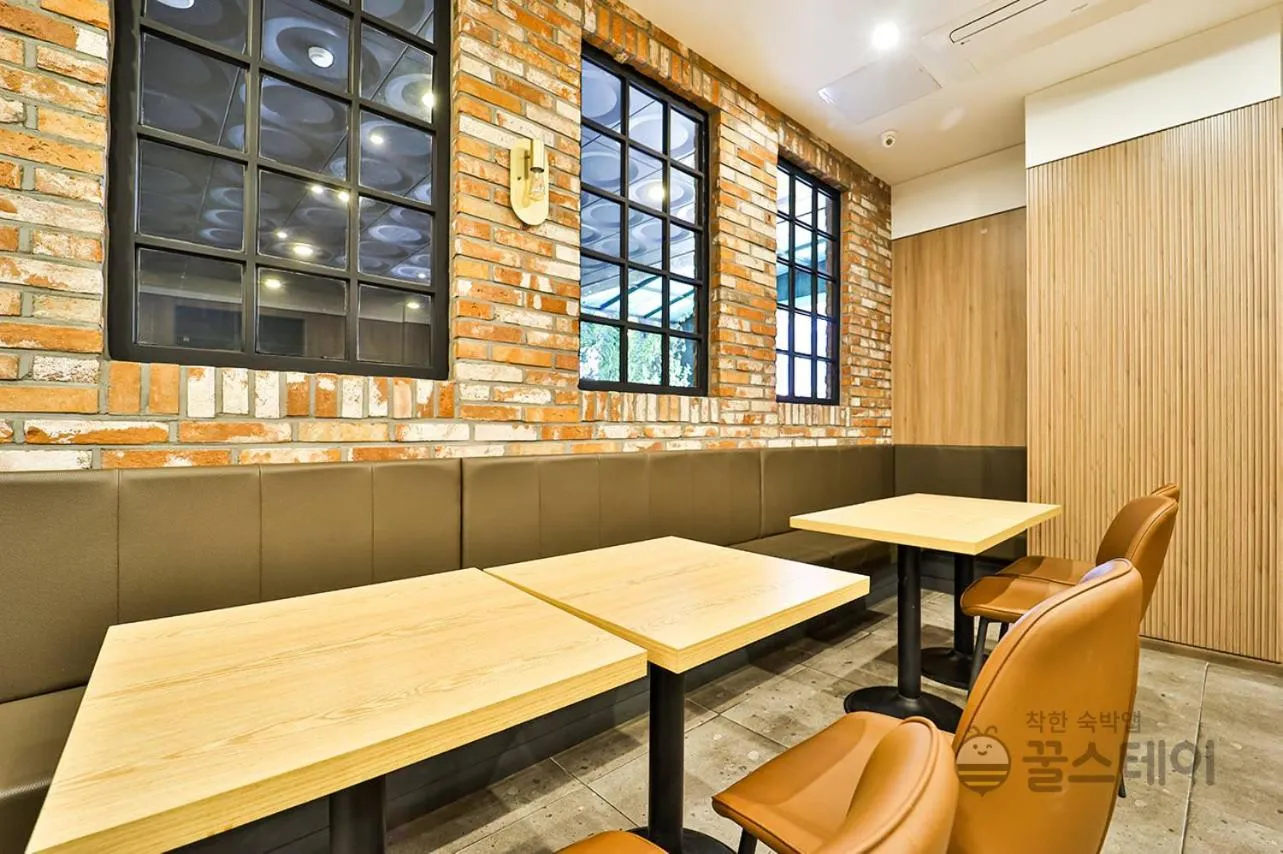 Brown Dot Hotel Guun