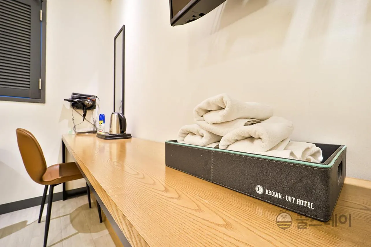 Brown Dot Hotel Guun