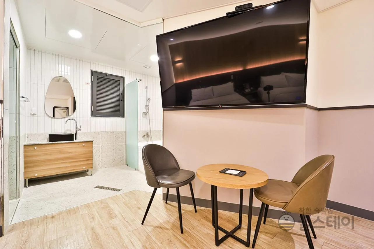 Brown Dot Hotel Guun