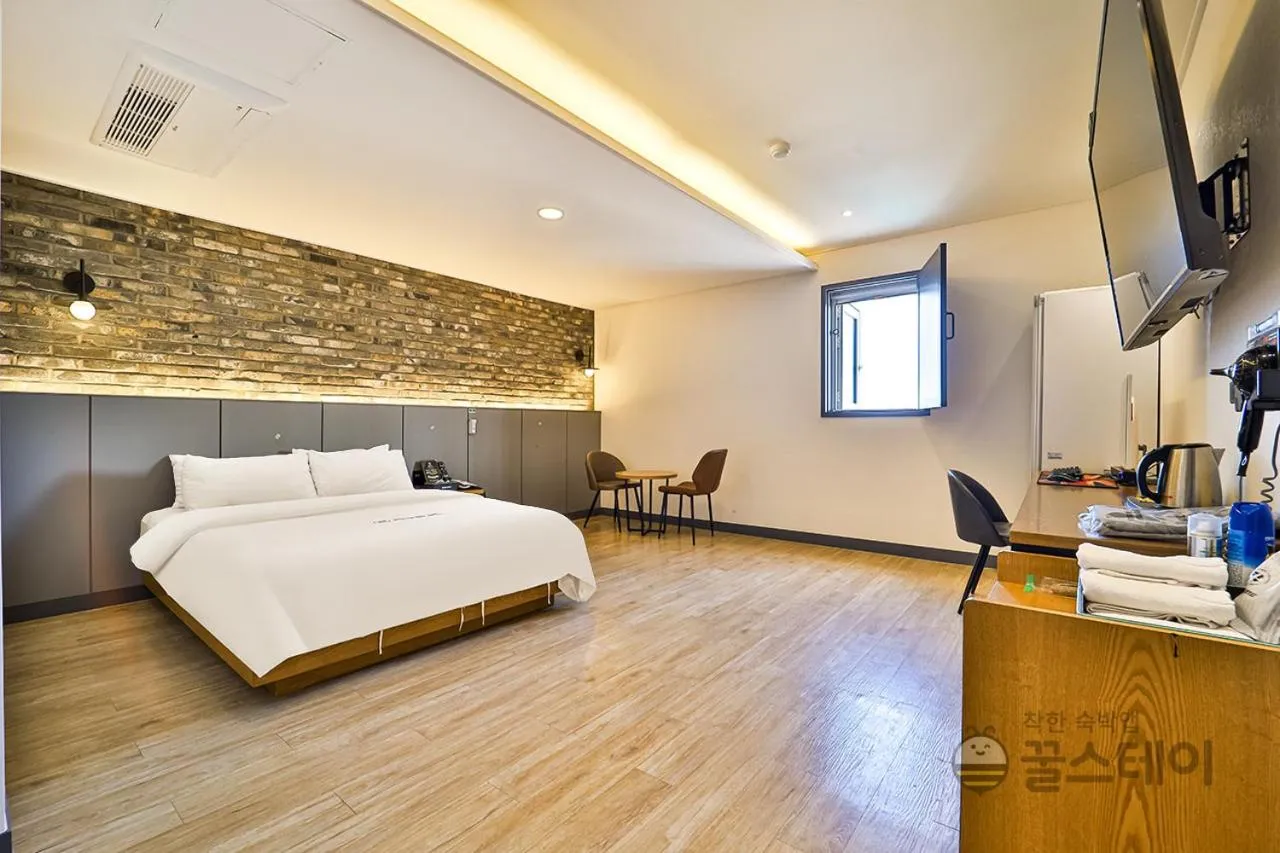Bed in Brown Dot Hotel Guun