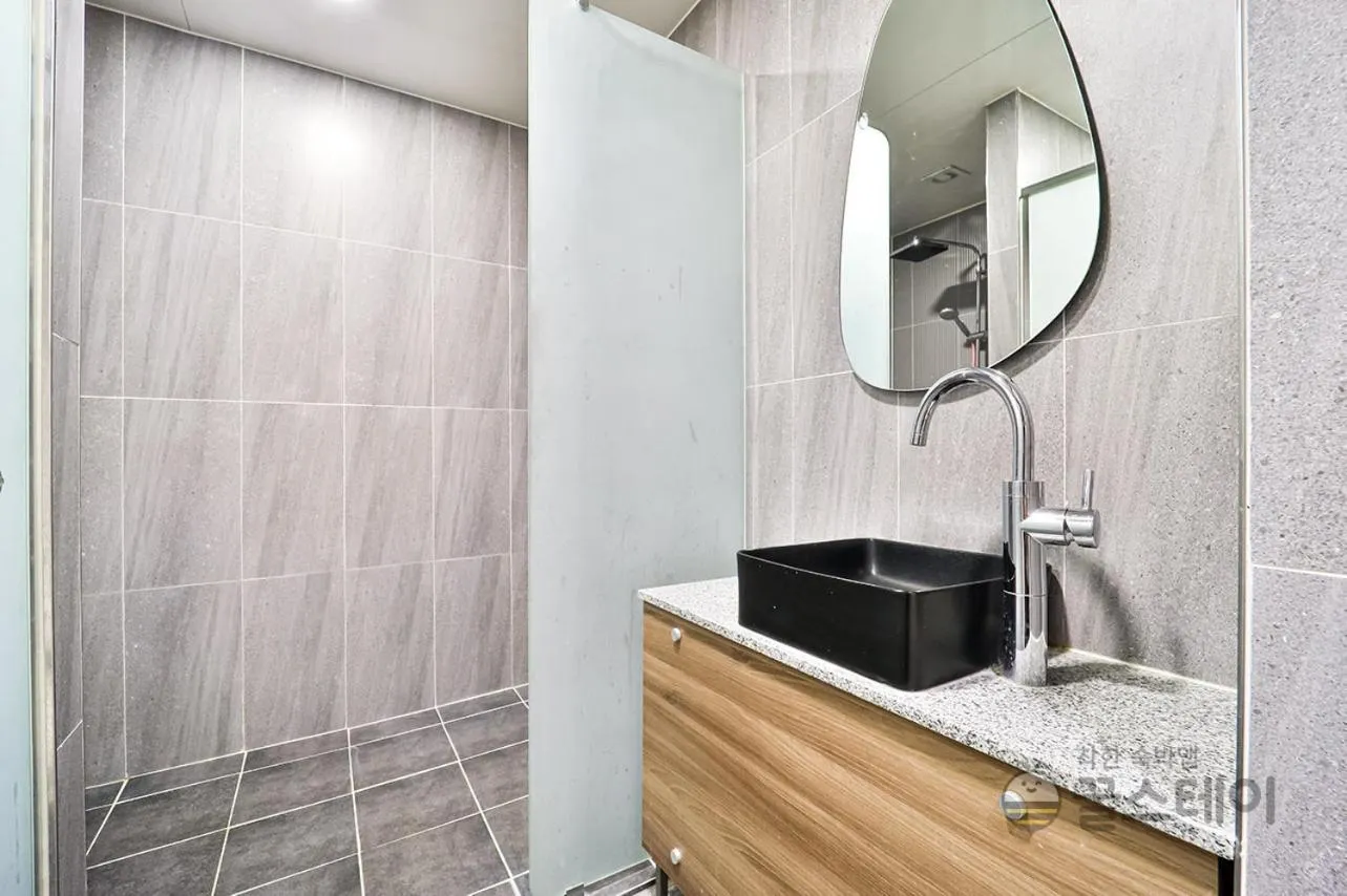 Brown Dot Hotel Guun