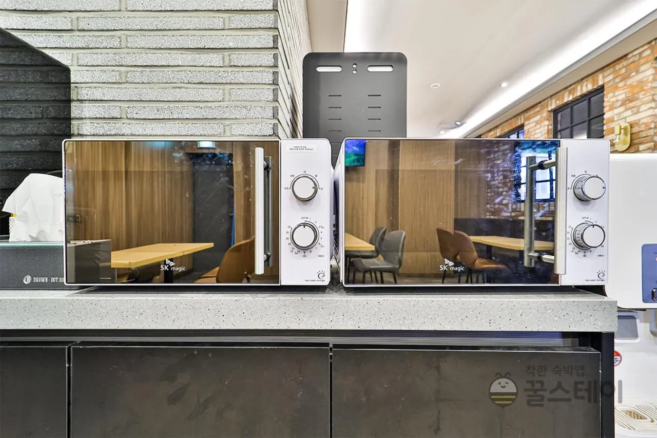 Brown Dot Hotel Guun