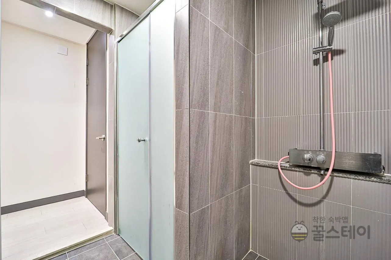 Brown Dot Hotel Guun