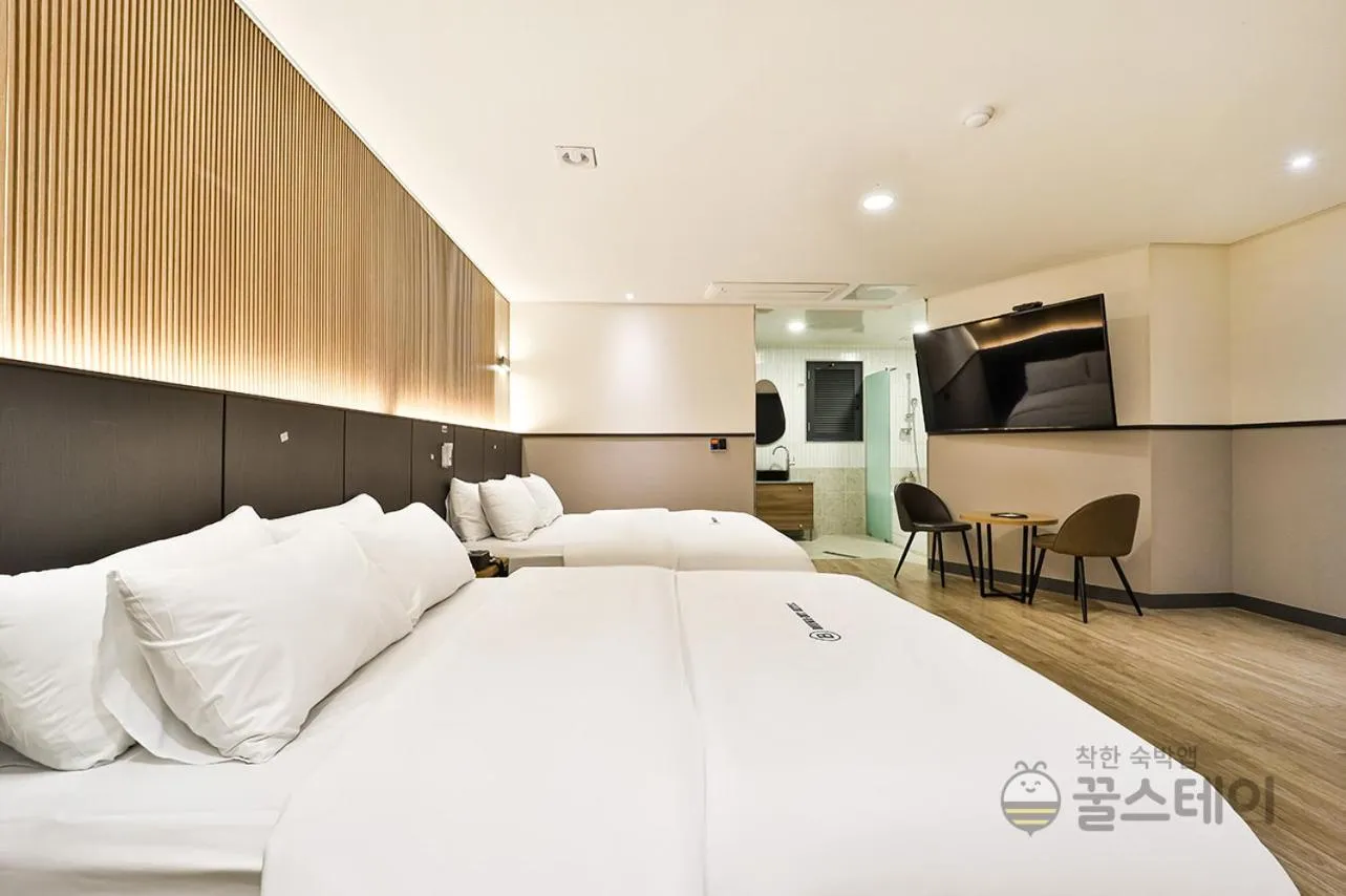 Bed in Brown Dot Hotel Guun