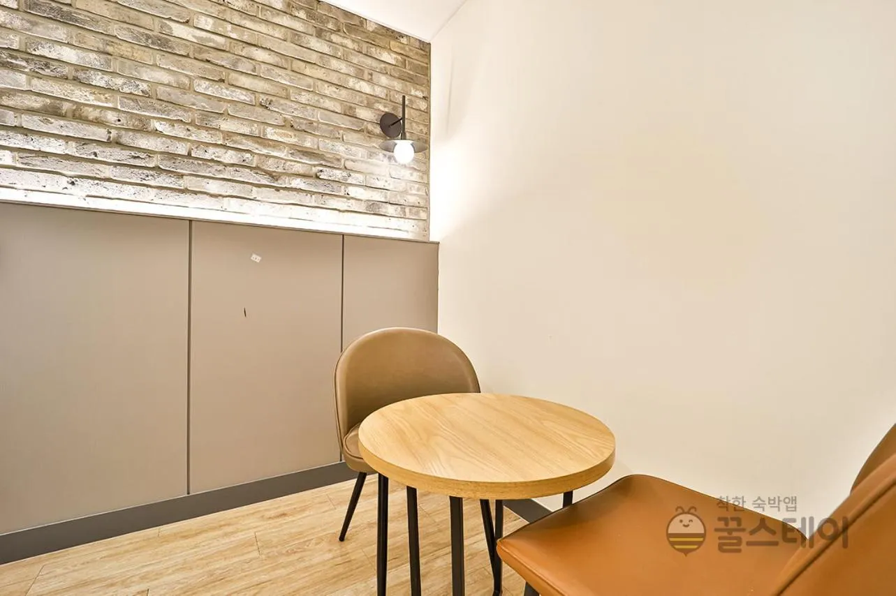 Brown Dot Hotel Guun