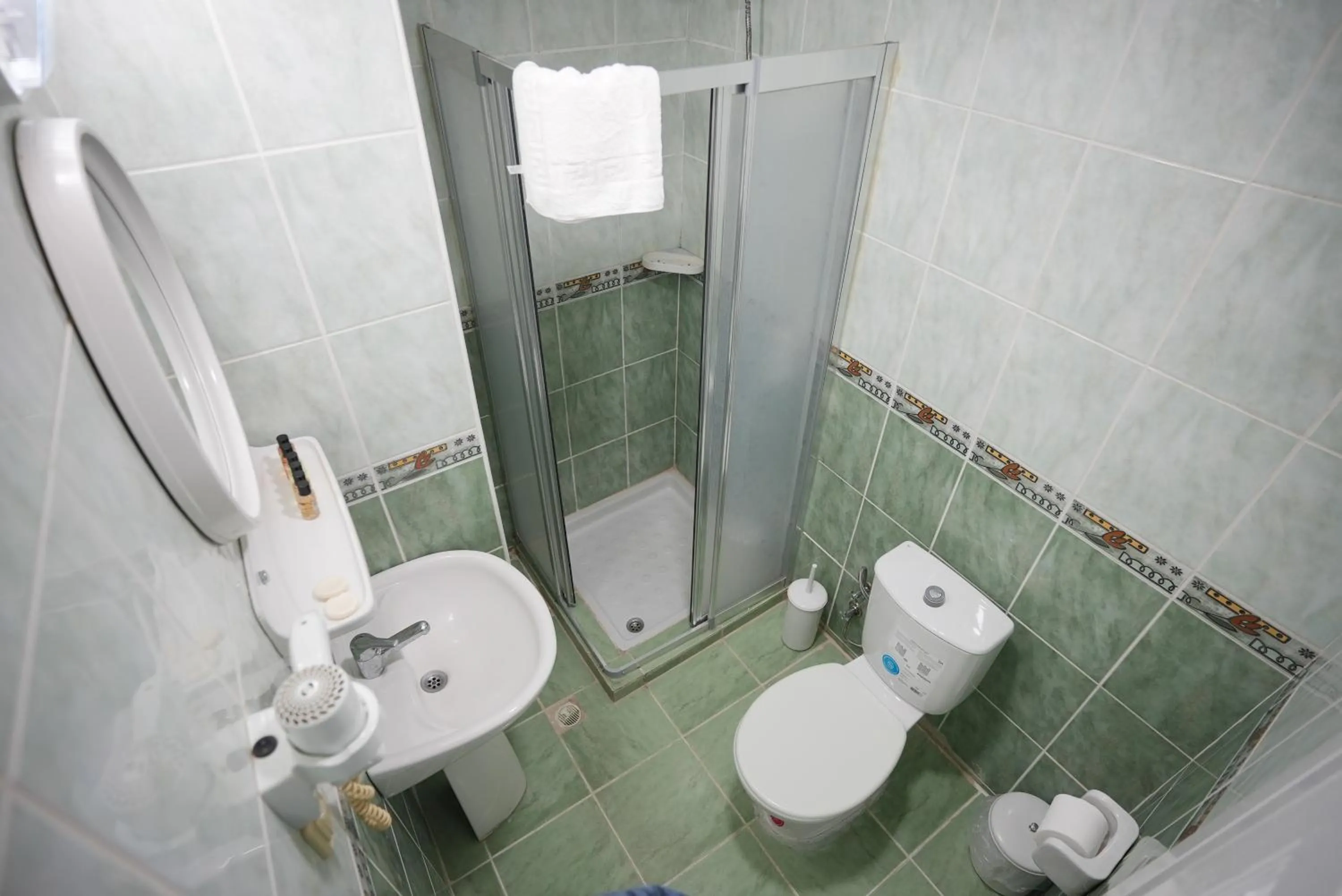 Shower in Nar 15 Boutique